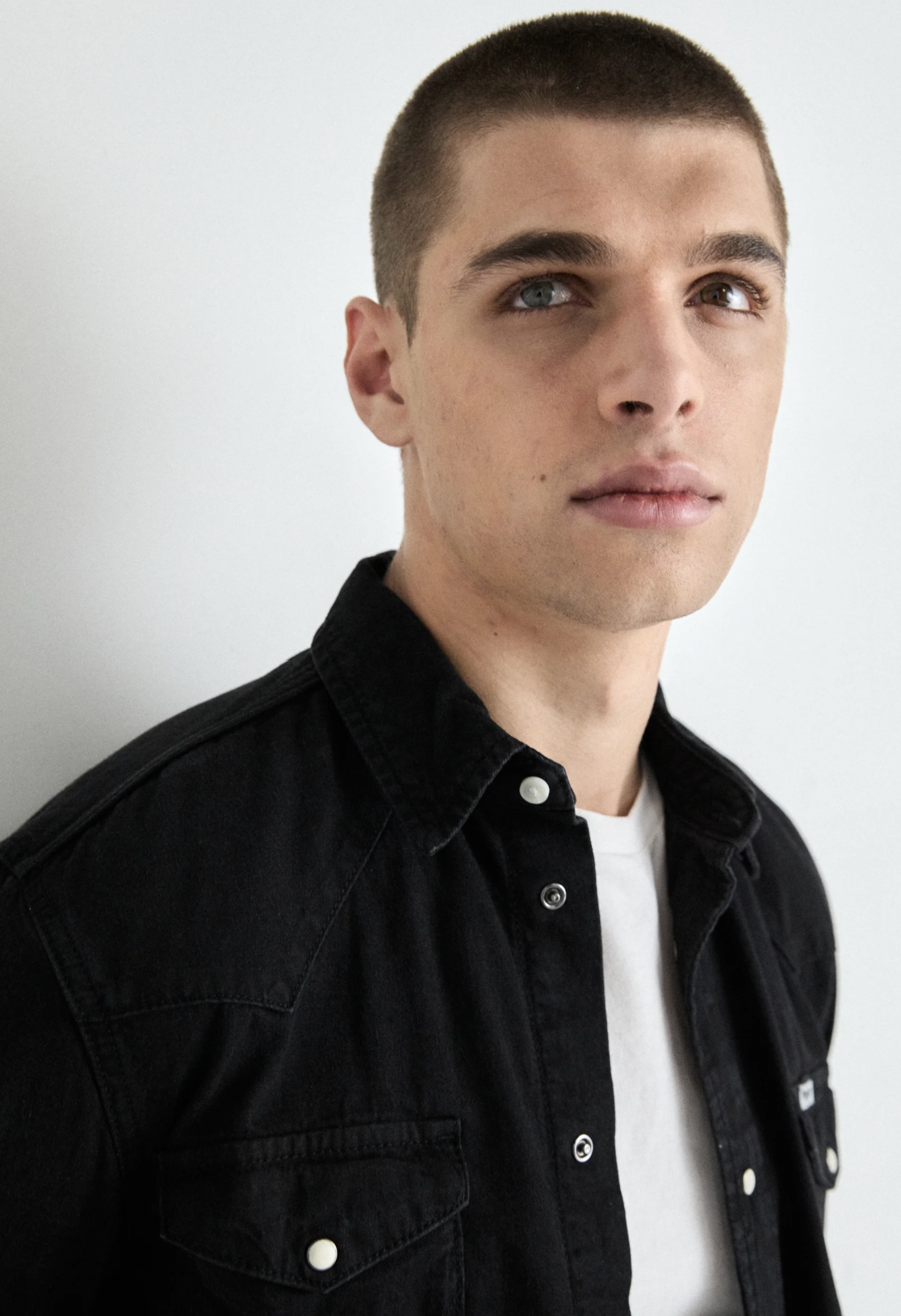 RINSE BLACK SHIRT DETAIL.png