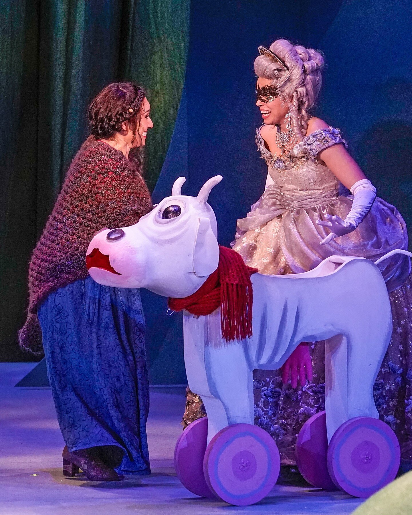 Now that we're out of the Woods I can post the wigs that I assisted with while on Wig, Hair and Makeup Crew at @dallastheatercenter 🌱

1: I ran the Cinderella/Baker's Wife track with these two lovely ladies @christinaaustinlopez and @tiffanyesolano 