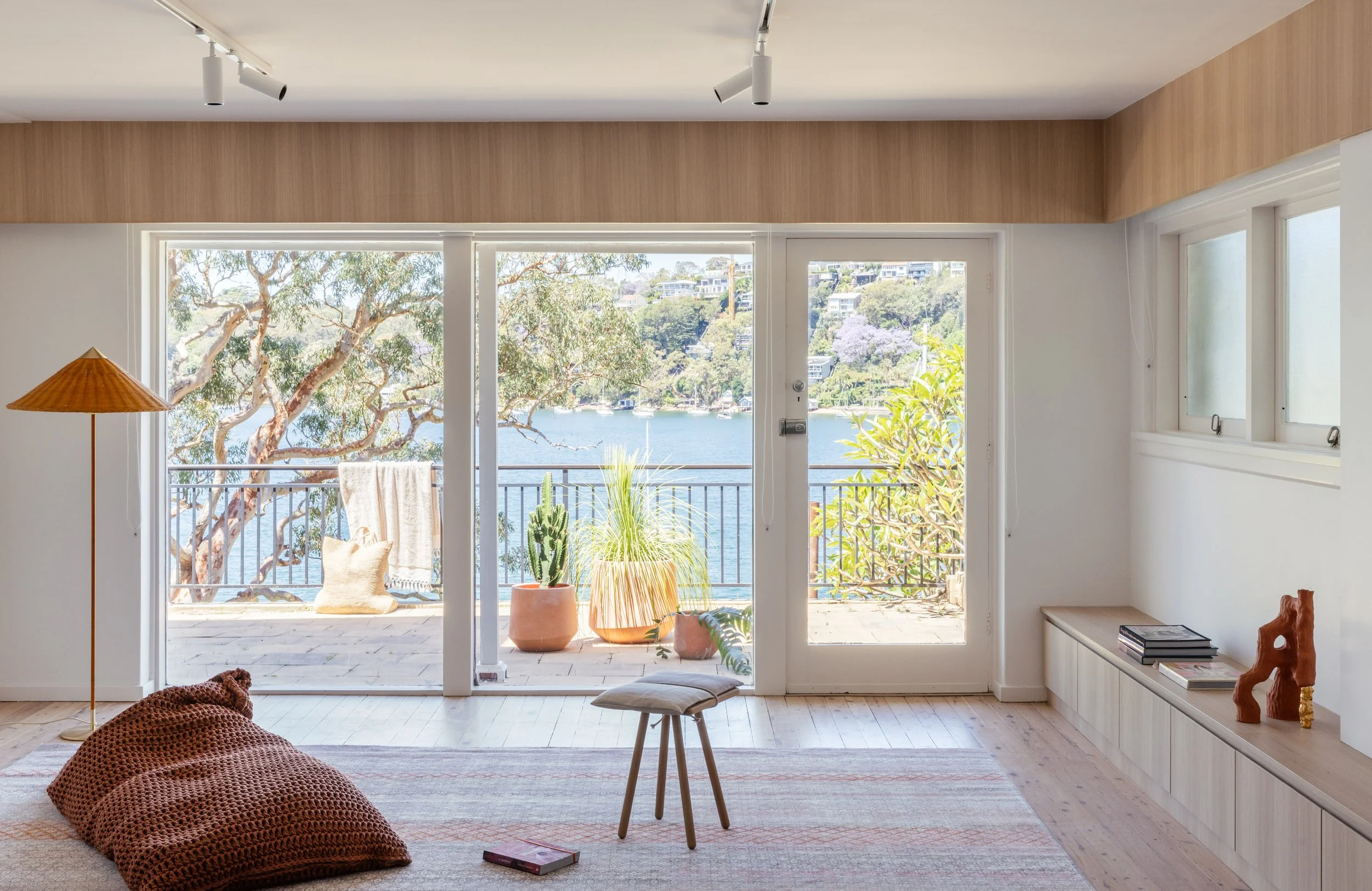 Minimalist relaxed rumpus room