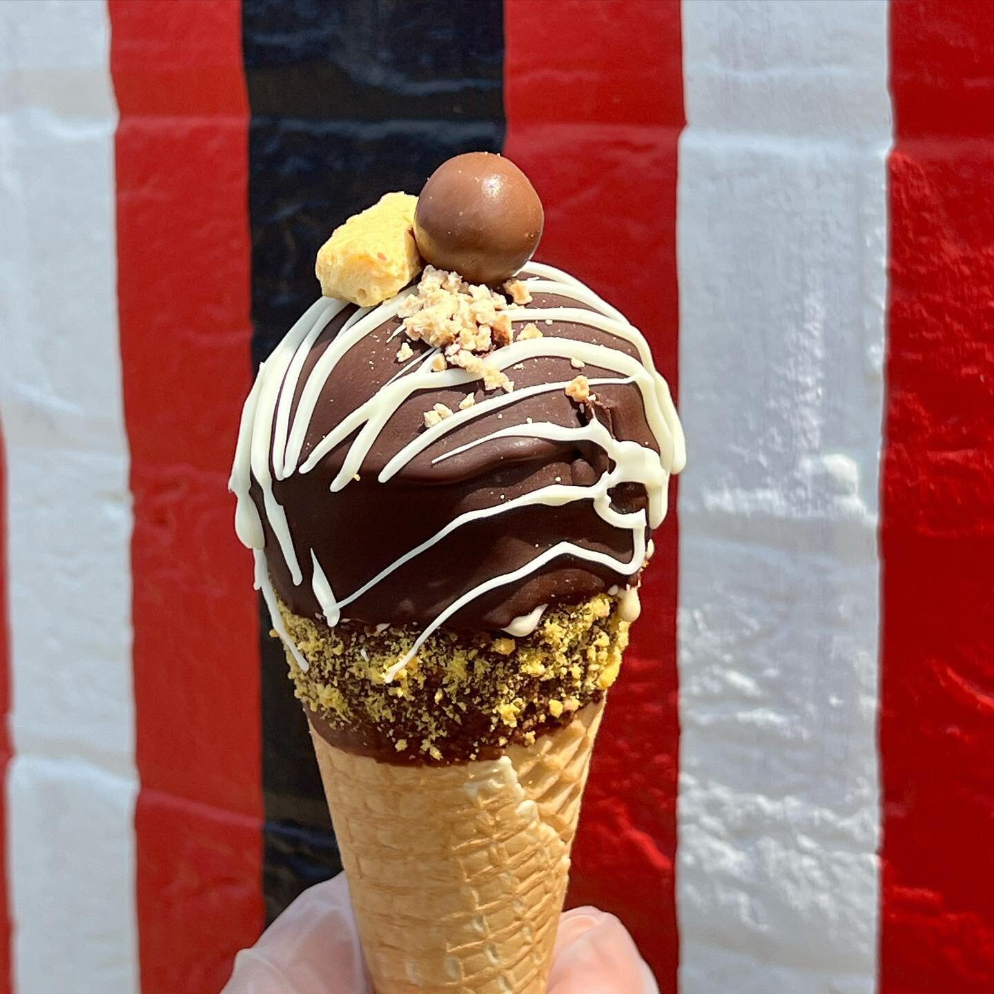 LOADED BAILEYS CHOCTOPS • these will be sold at our Flashback Friday screenings tonight only! Tickets still available online 🎟