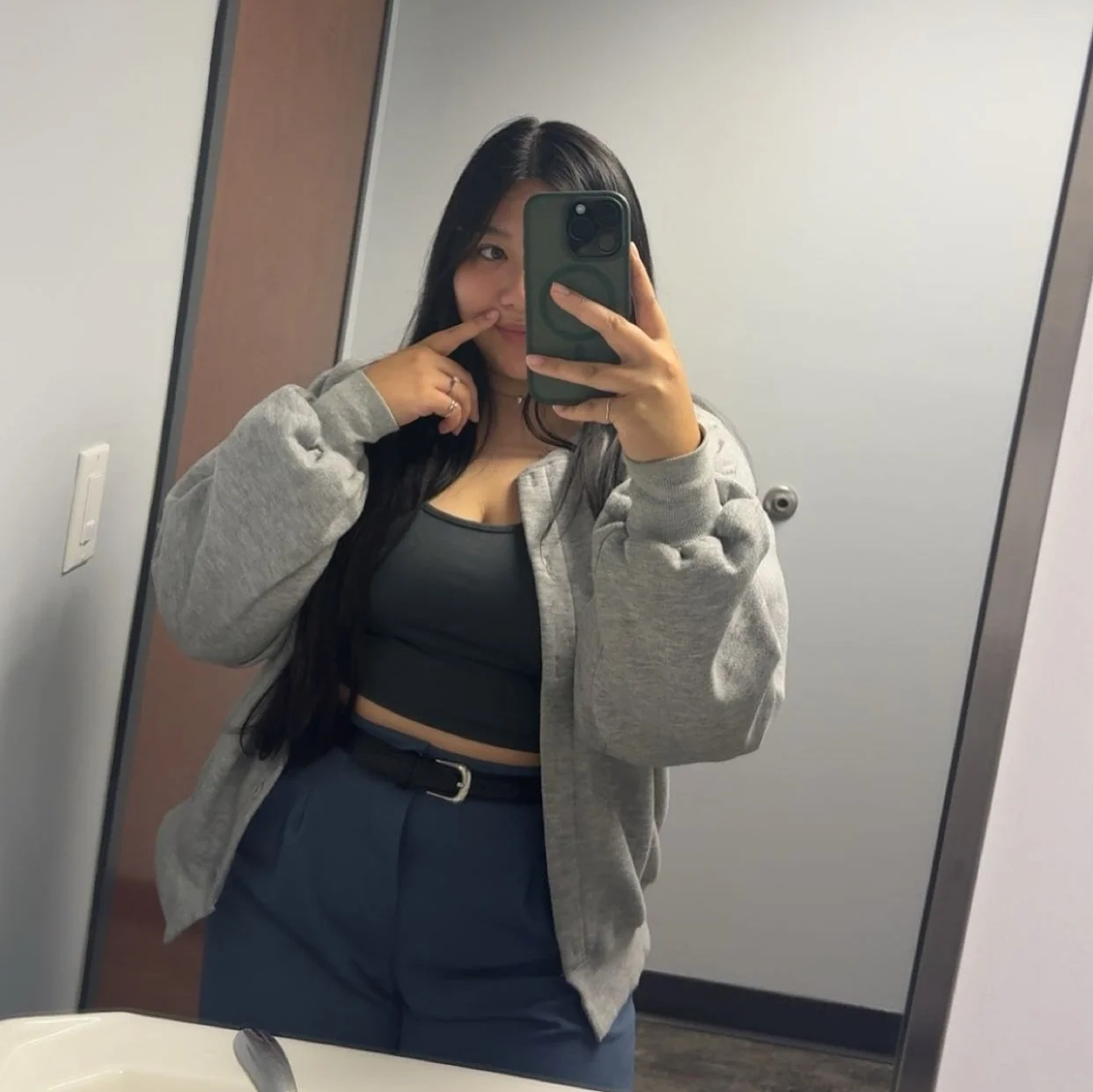 it's me, your creative baddie. So far the internship is good but I'm in need of a creative boost😩 But at least my work laptop is green✨