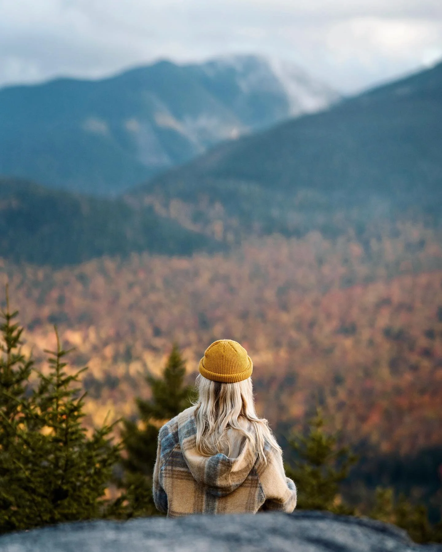 Chilly sunsets in the Misty Mountains ⛰🍂🌿

#wildplaces #naturalwonders #stayandwander #wondersofnature #exploretheoutdoors #adventuremore #optout #outdoorsy #outdoorenthusiast #eclectic_shotz #adventuregram #wheretofindme #earthoutdoors #wanderings