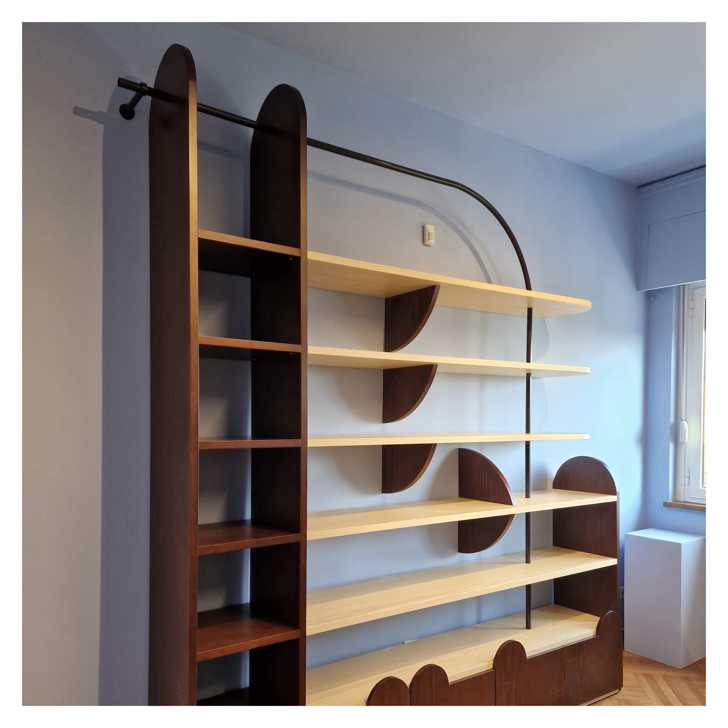 BOOKCASE 01