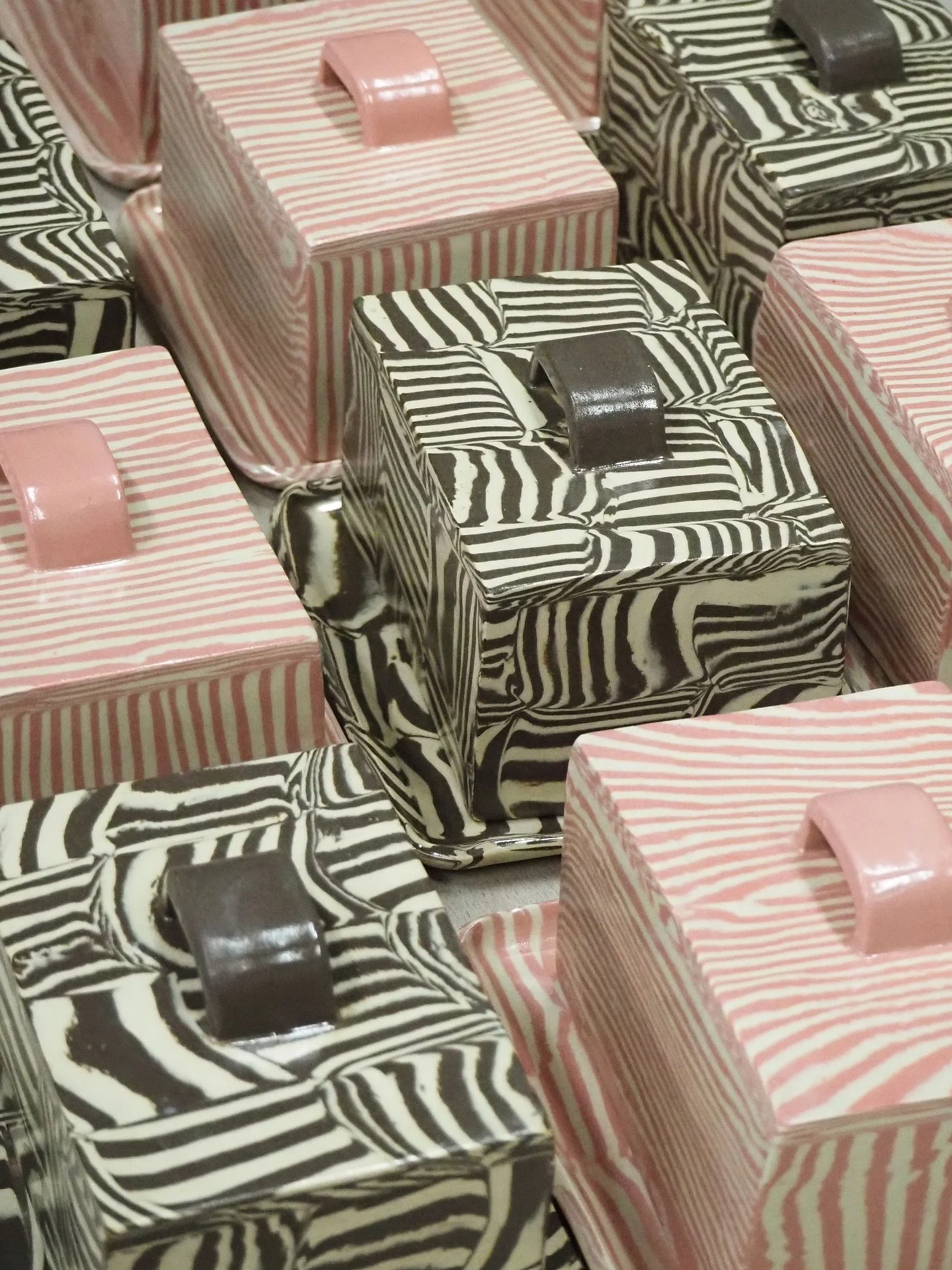 Really wish I kept a better record of how many butter dishes I&rsquo;ve made since my first ever one in 2022. Brown &amp; pink striped butter dishes heading to @koibird today🤎🩷