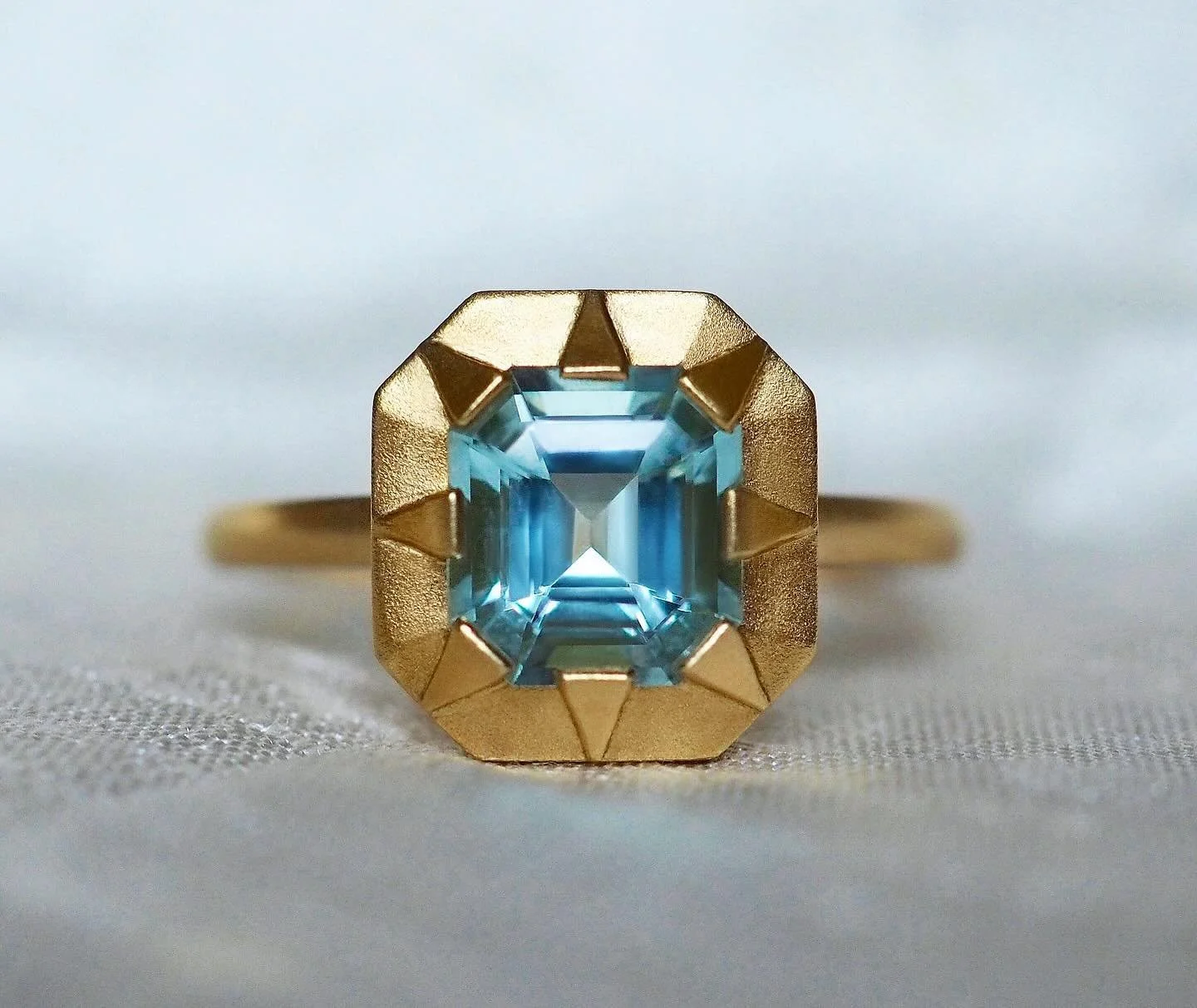 Aquamarine therapy 💧 

The Stella ring featuring an emerald cut aquamarine with star set diamonds. Crafted in 18ct gold with a soft brushed finish ✨

#finejewellery #aquamarine #diamond #madeinlondon #natasharuba
