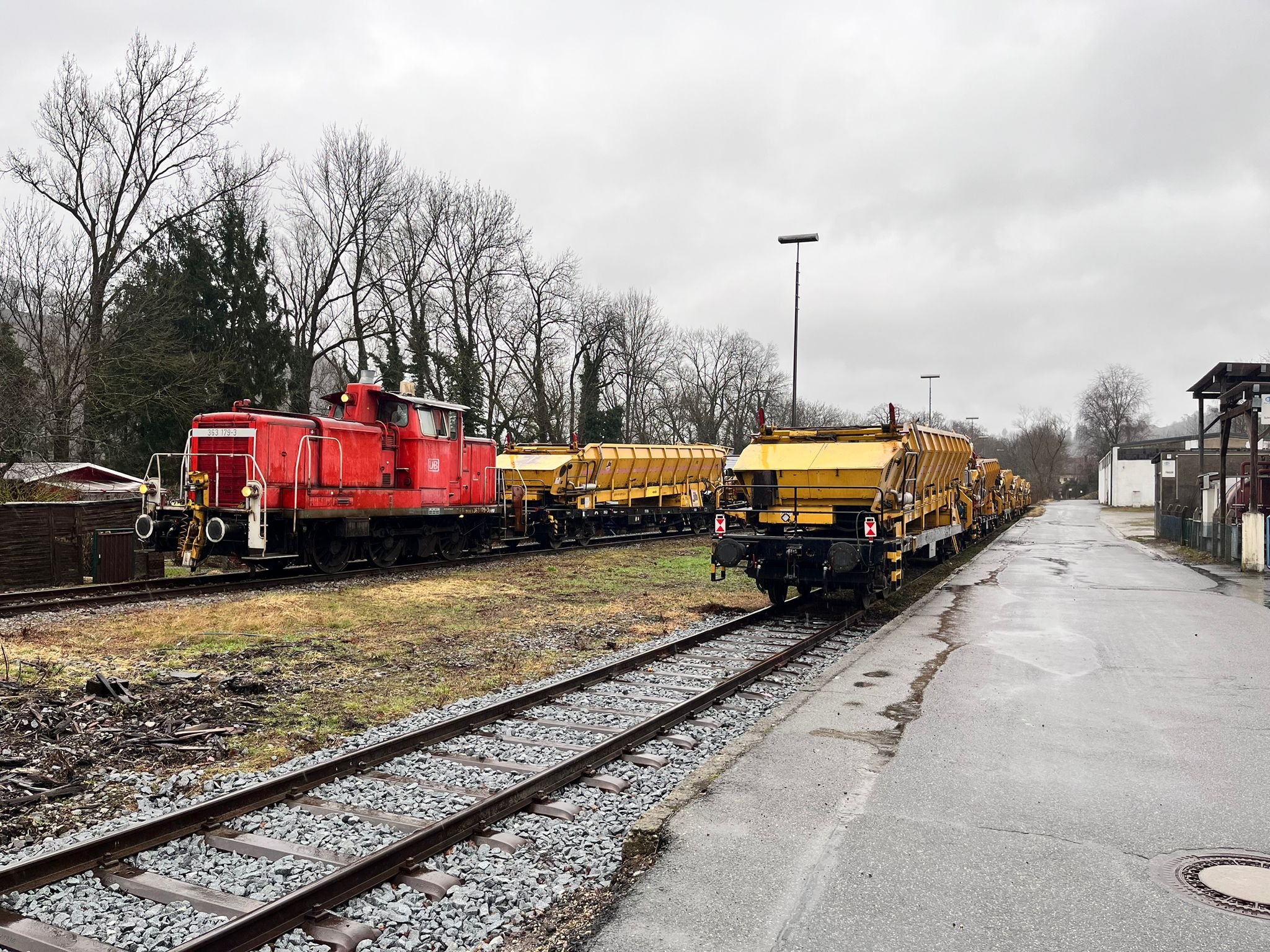 Abgestellte Bauzüge in Passau-Rosenau