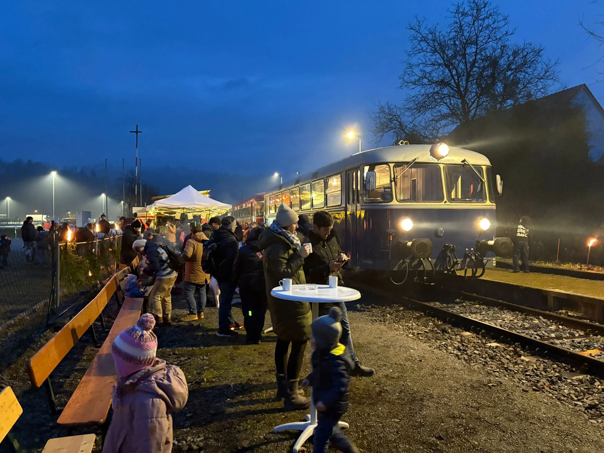 Viel Besuch am Bahnhof Passau-Lindau beim Nikolauszug am 7.12.2025