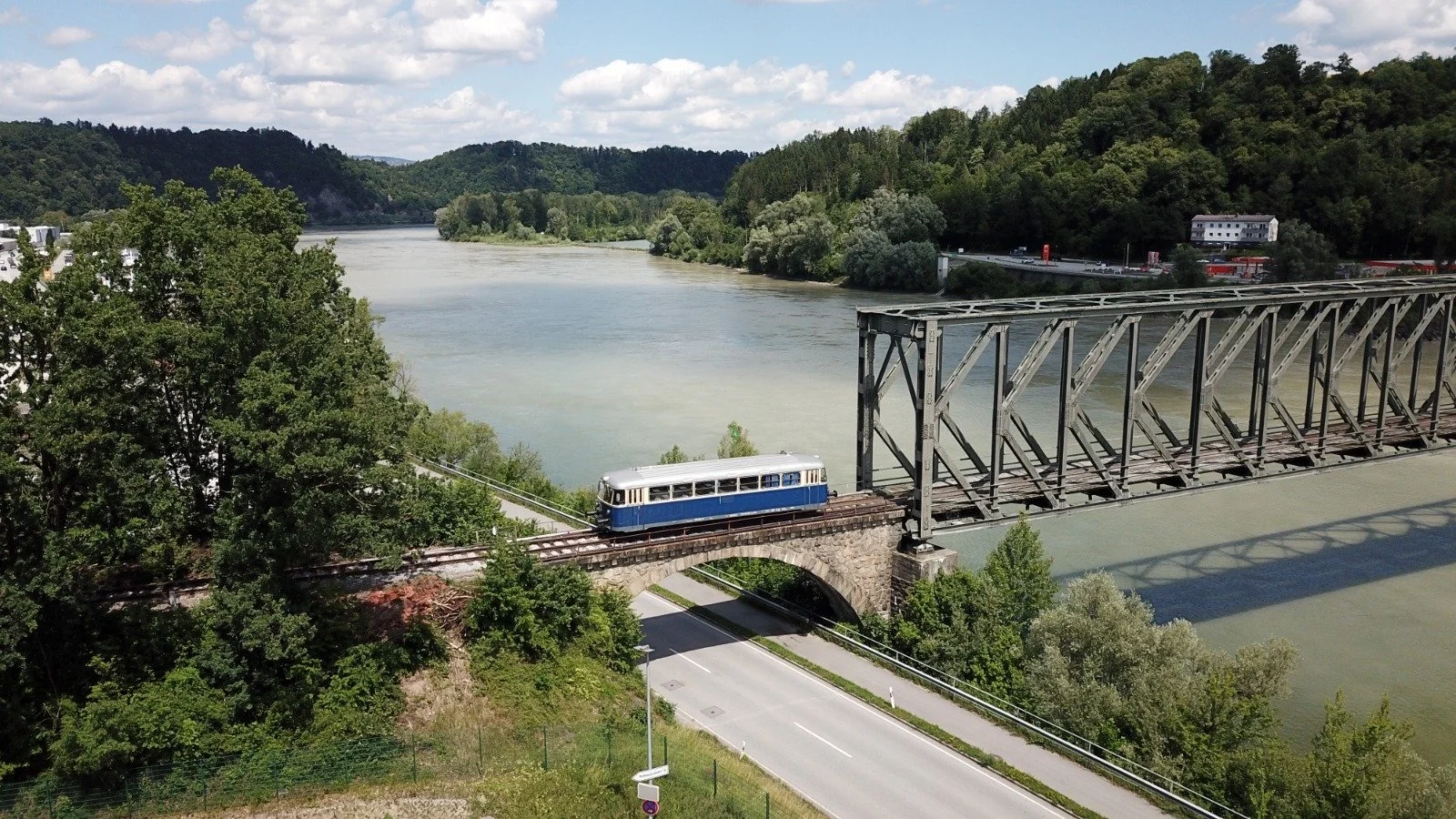 Voller Zug Richtung Sommer