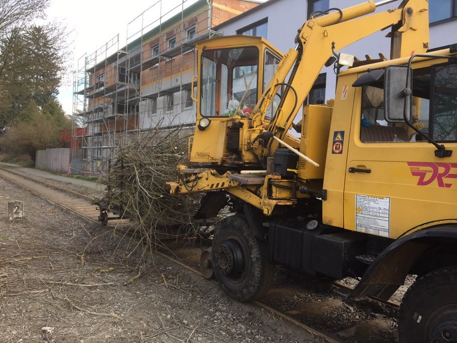 Zweiwegeunimog im Einsatz