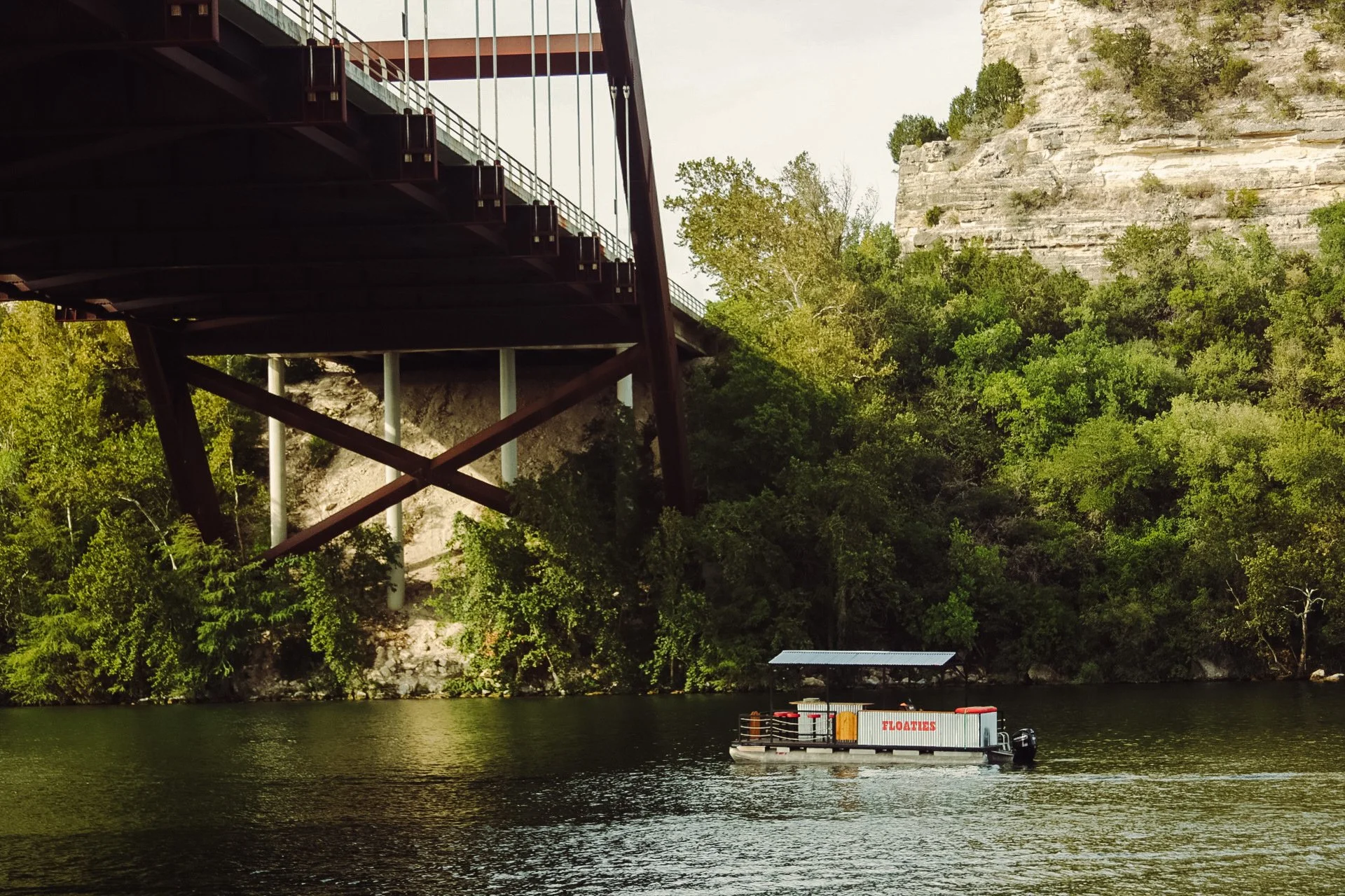 Lake Austin Boat Rentals | Floaties Austin – Book Now!
