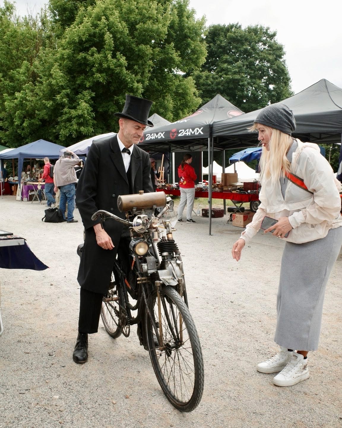 Back in time 🚴&zwj;♂️some might use a delorean others travel through the ages in true style 🎩
