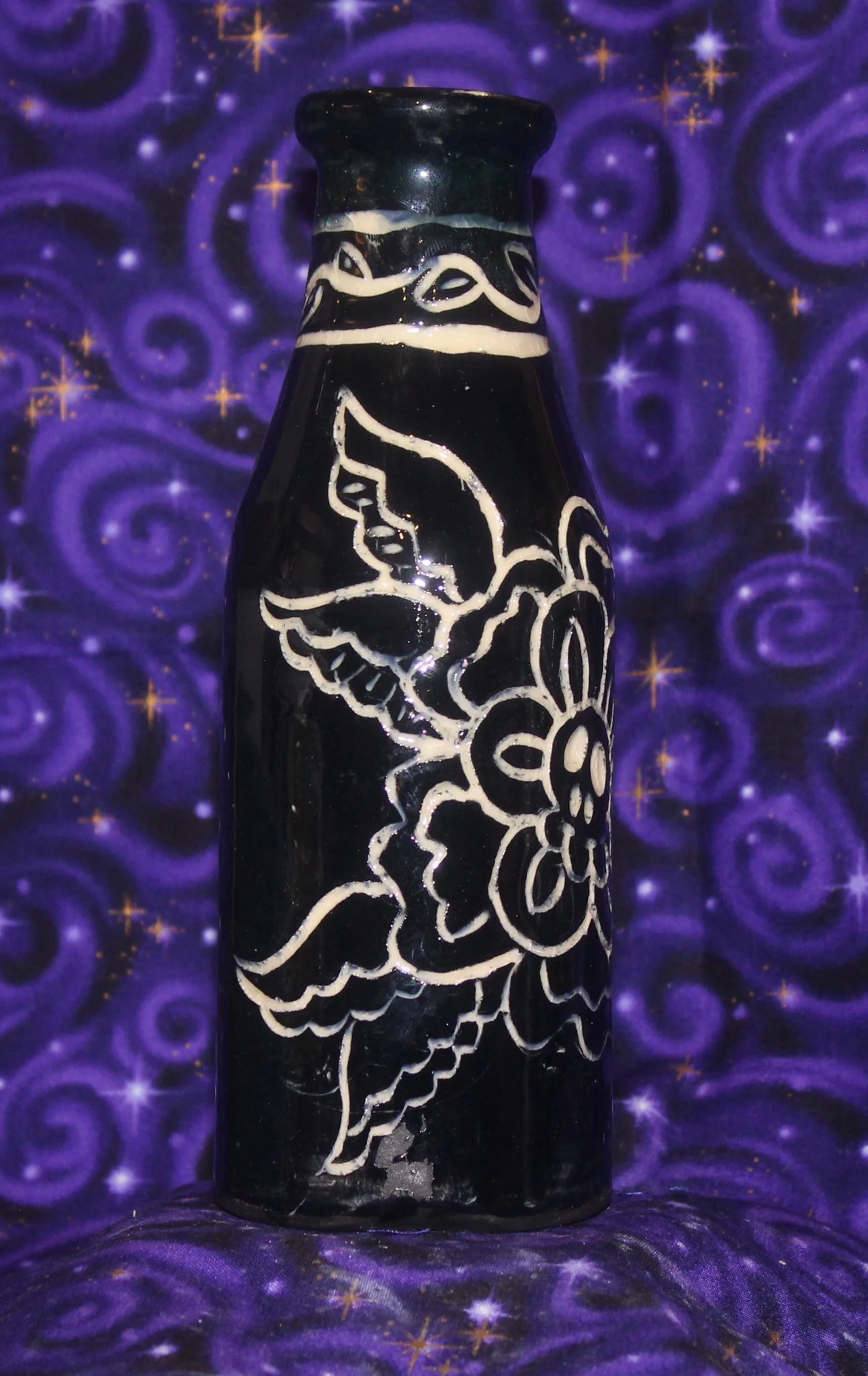White_SarahAnndrea_2026_q2-Sjkull Flower  Bottle A.jpg