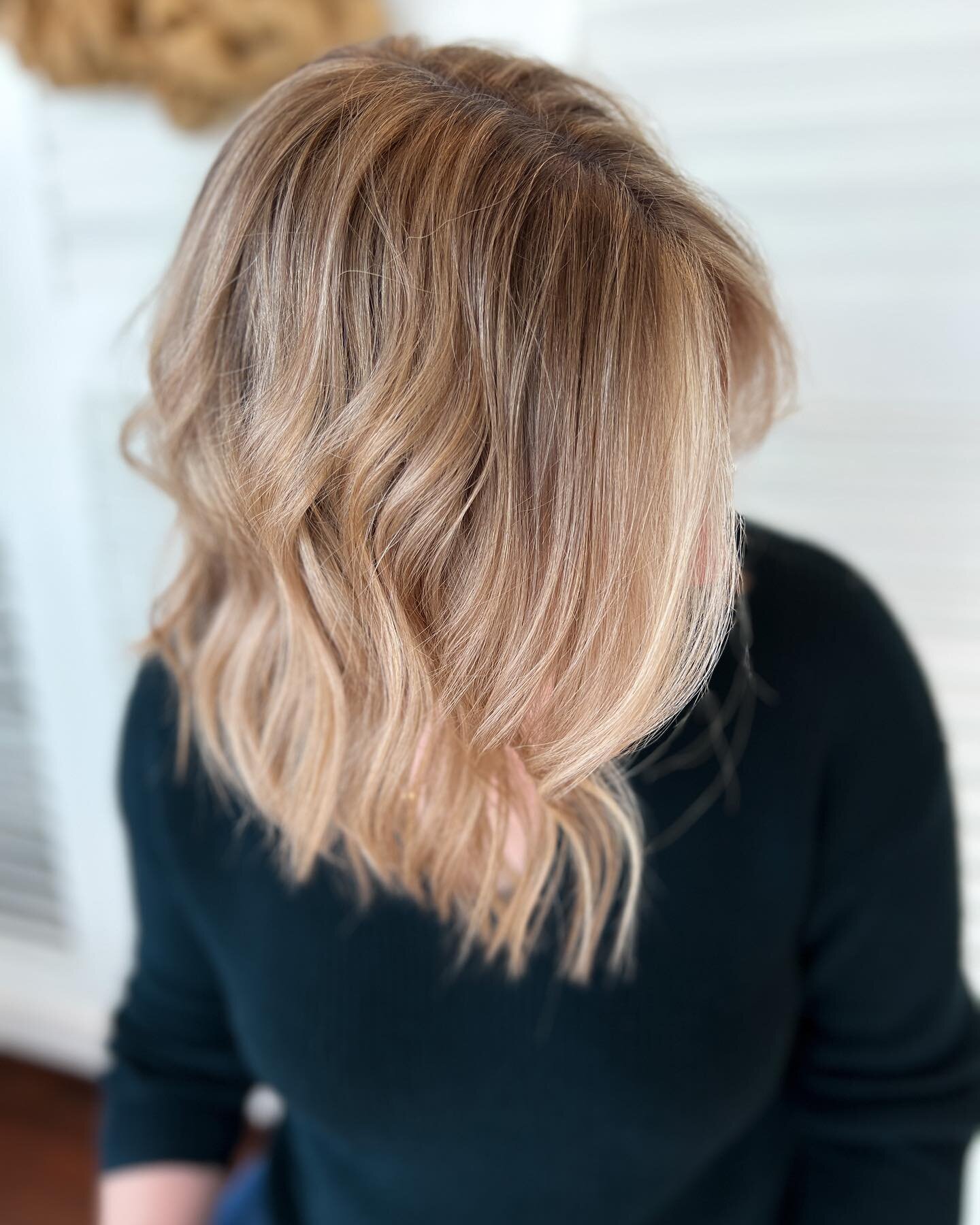 I&rsquo;ve been busy keep my skills fresh. Check out this gorgeous blonde. I love how it turned out. 

Hair by @crystalcherisheshair swing over to my page and check out my story, give me a follow;) 

#yeghairstylist #yegsalon #yegstylist #yeghair #ye