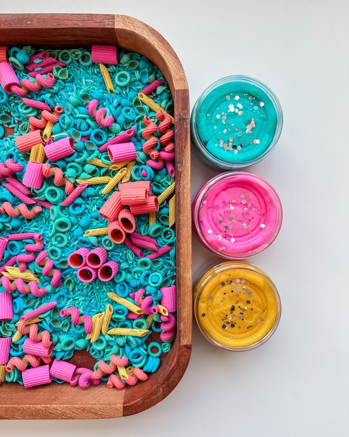 Our newest filler and playdough pack addition to the launch - coral reef. 

Brightly colored pastas, rice and playdough! Perfect to use with any study about coral reefs, or just to add some bright fun to your everyday sensory play set ups! 

Launchin