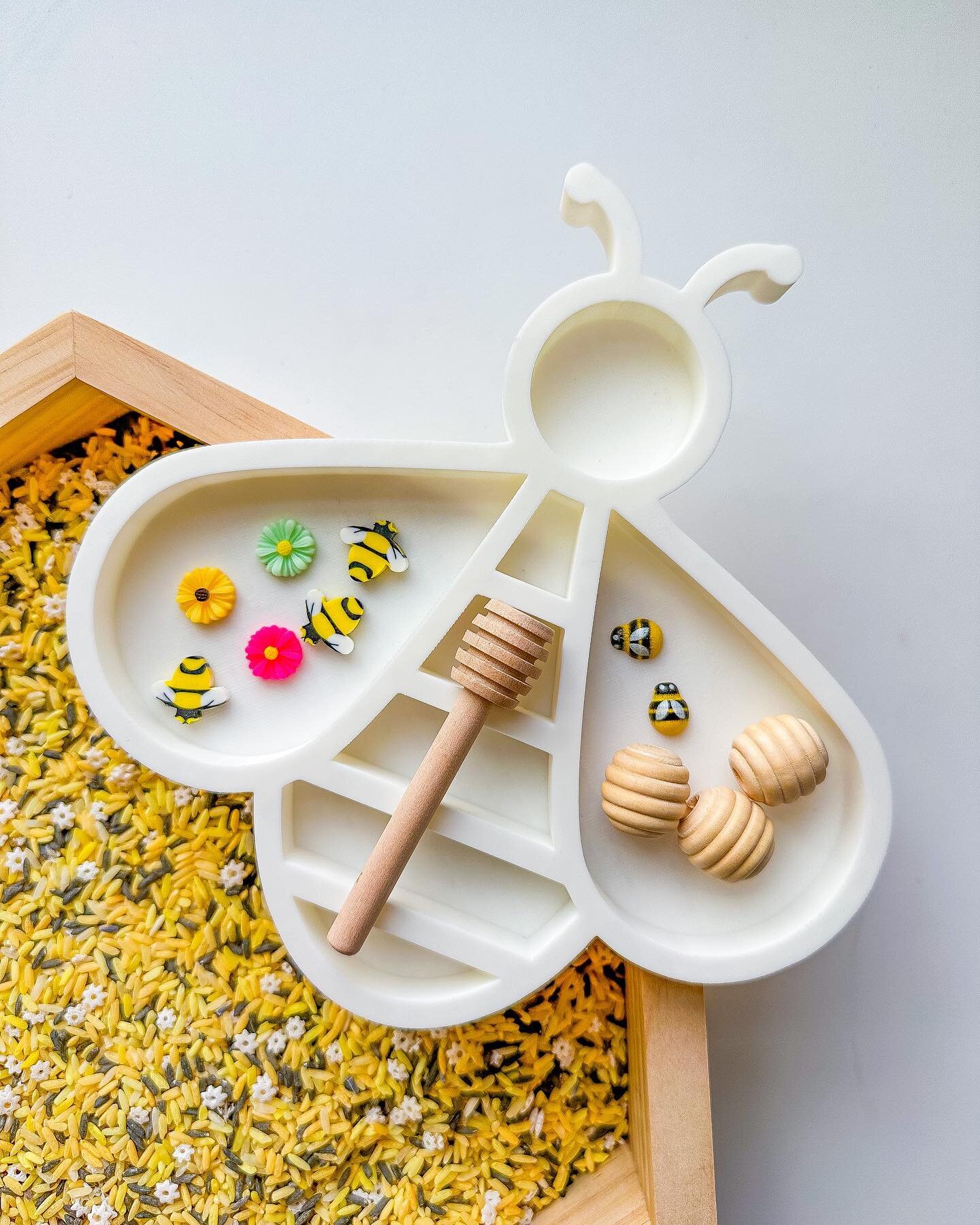 These fun Eco Trays from @cjecoplay will be in our shop tonight at 8 pm with all the other releases! There&rsquo;s a few to choose from and are currently very limited. 

These seriously are incredibly versatile. Playdough play, water, beach, sand, ki