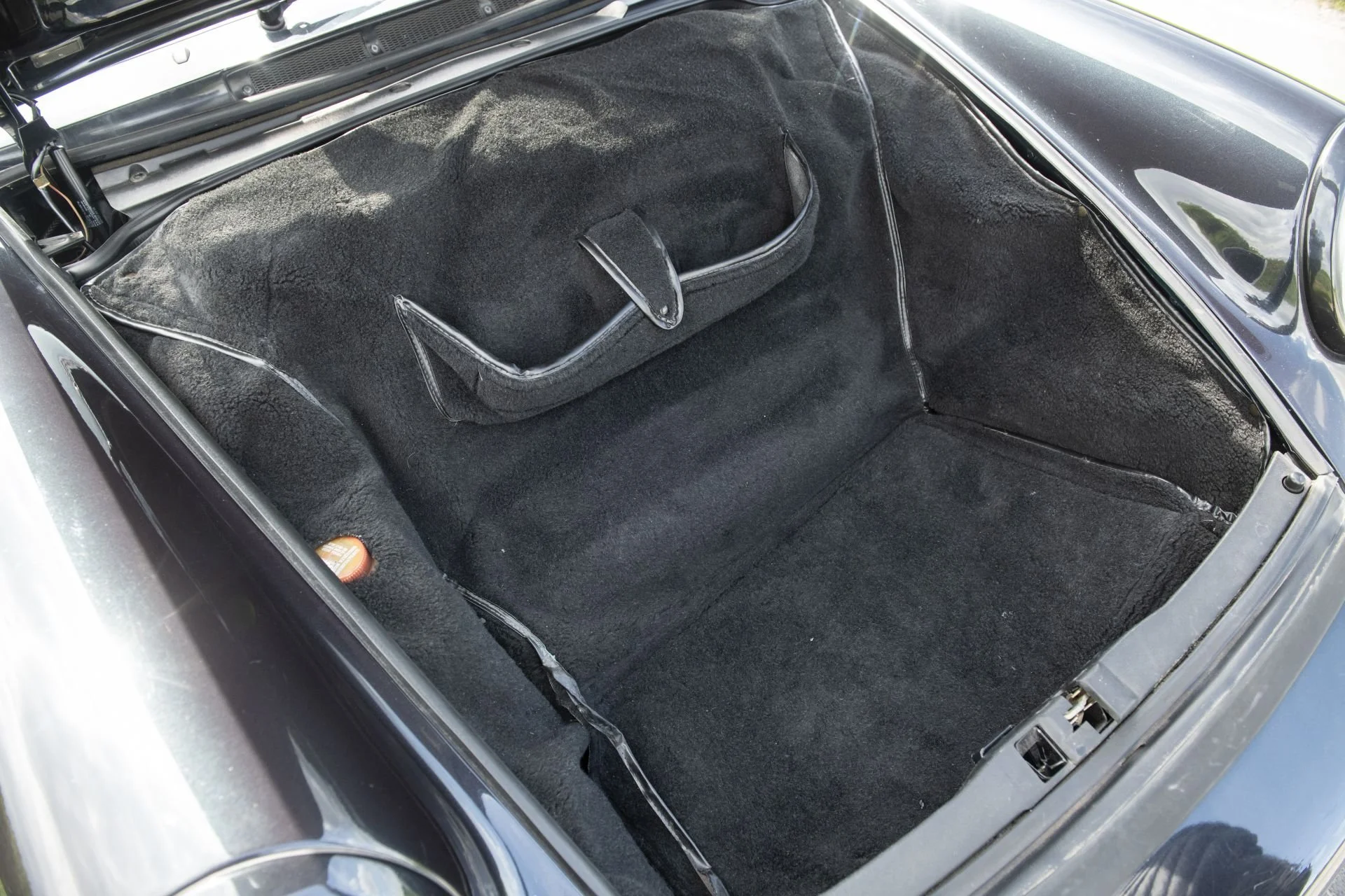 20241007_klein_Porsche_964_Carrera_2_Cabriolet-27.jpg