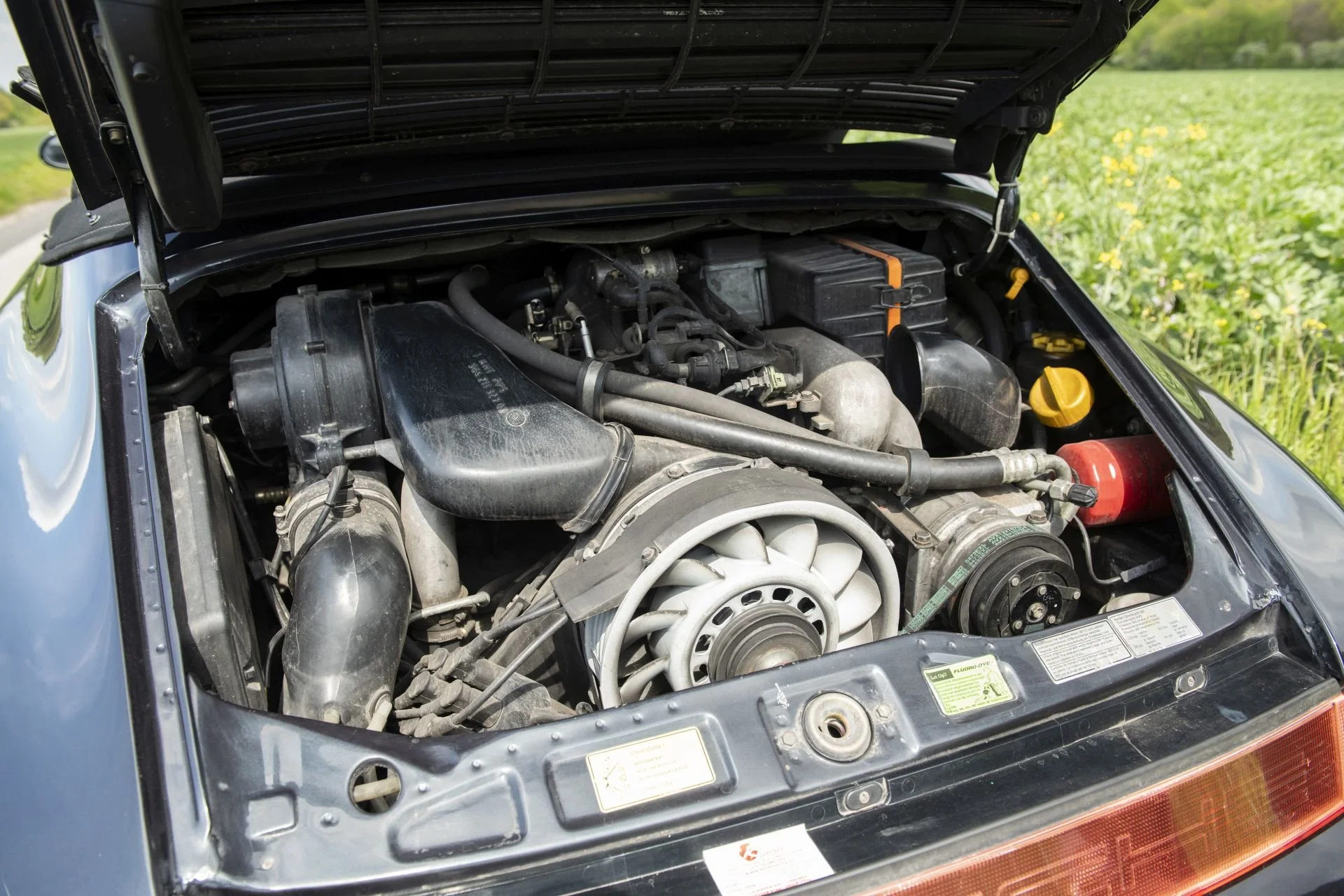 20241007_klein_Porsche_964_Carrera_2_Cabriolet-18.jpg