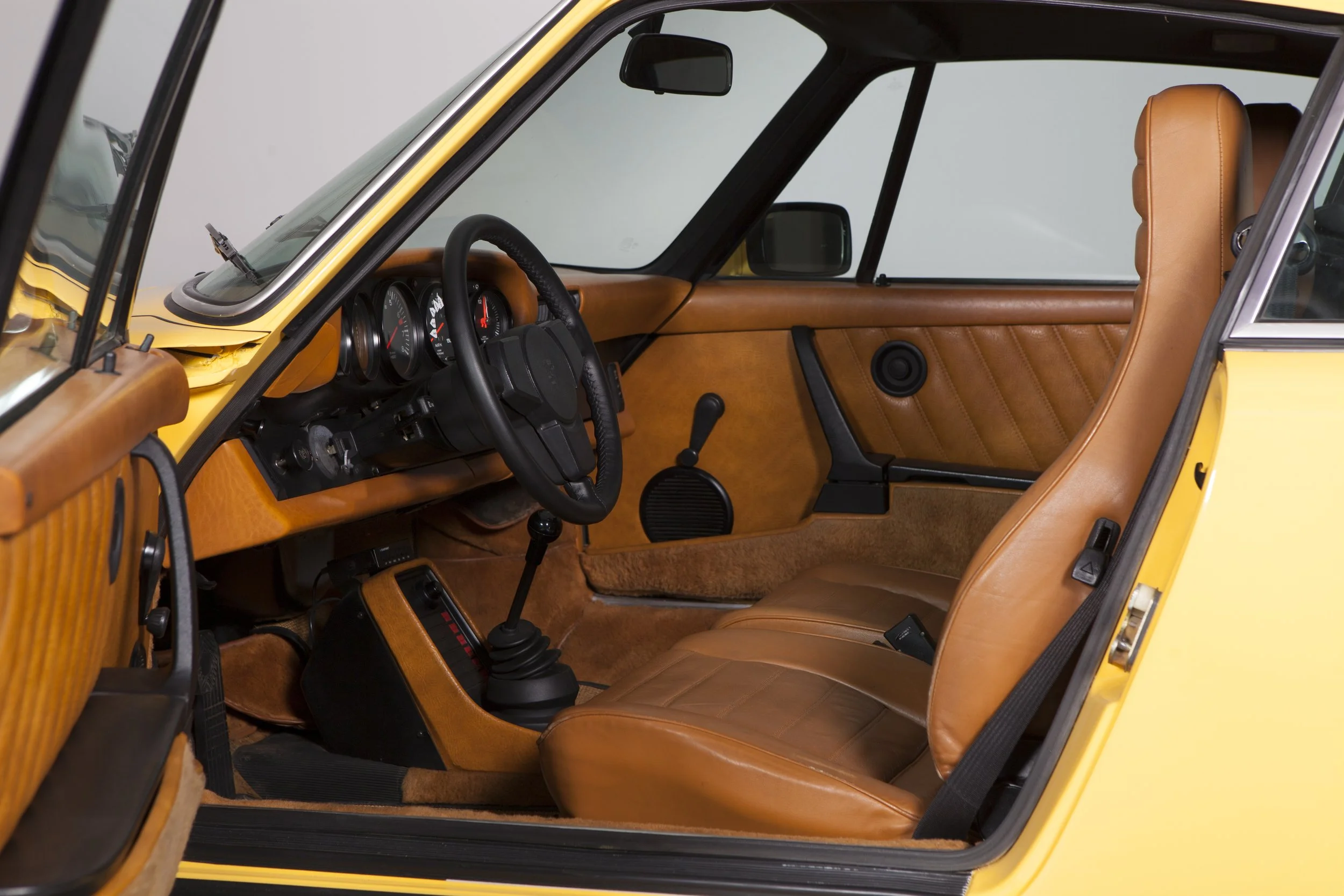 1977 Porsche 911 S talbotgelb (5).jpg