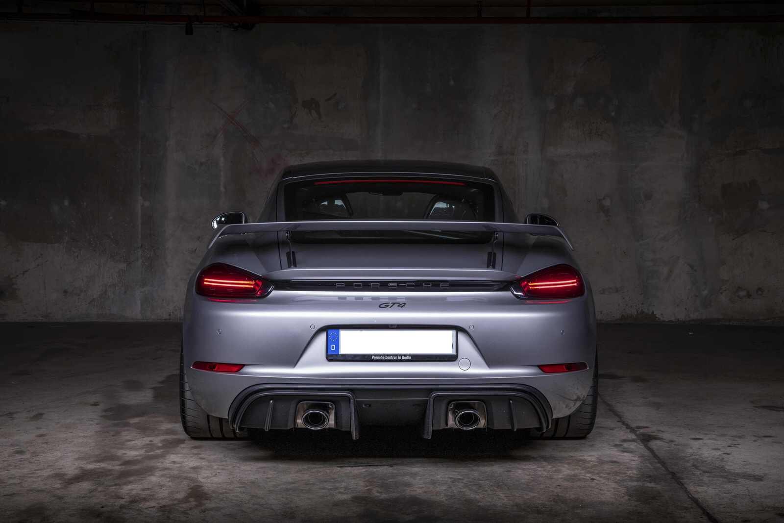 klassik kontor duesseldorf 2022 Porsche 718 Coupé Cayman GT4 - GT Silber metallic pic 02.jpg