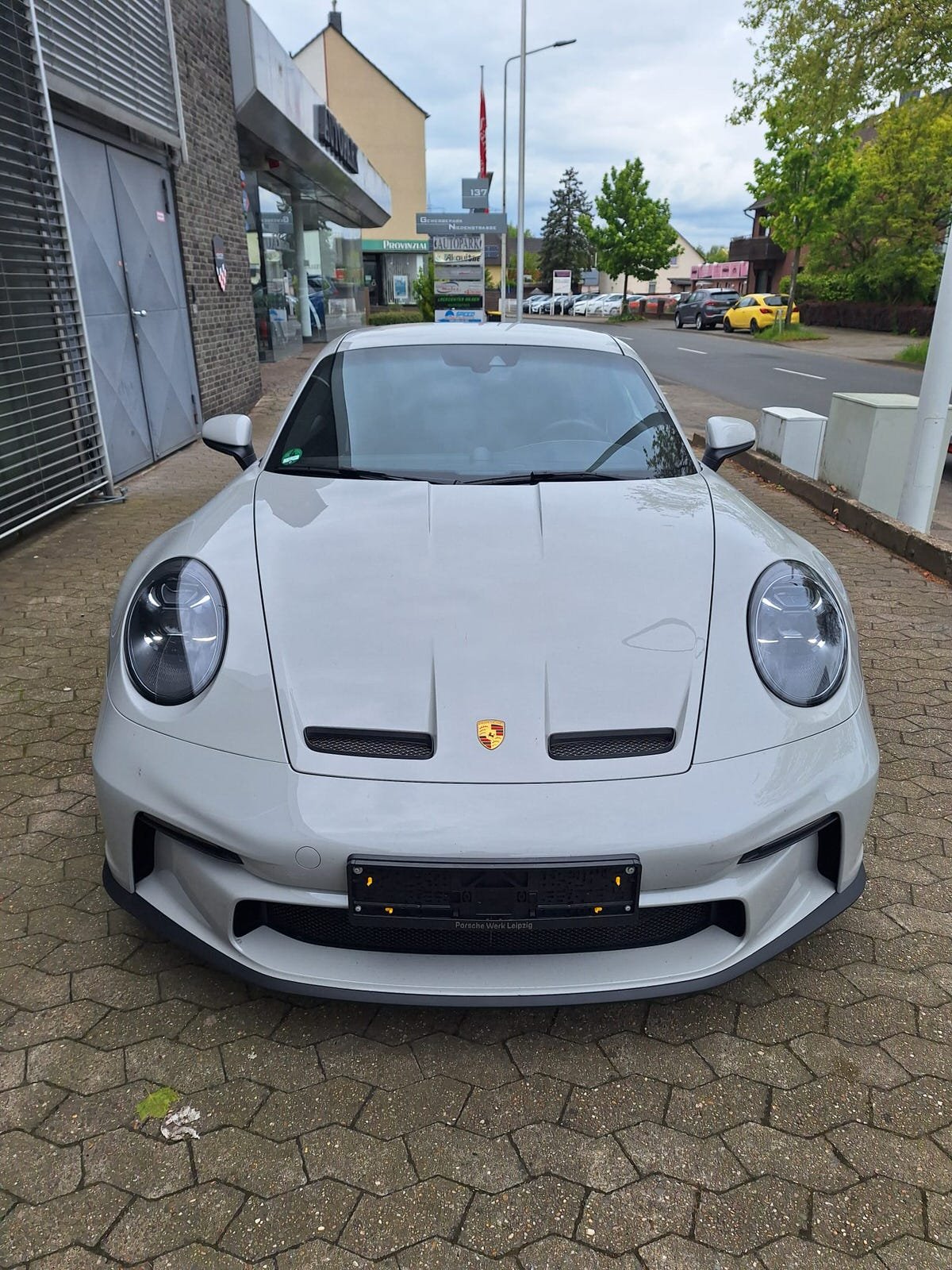 klassik kontor duesseldorf 2022 Porsche 992 GT3 Coupé Touring - Kreide pic 23.jpg