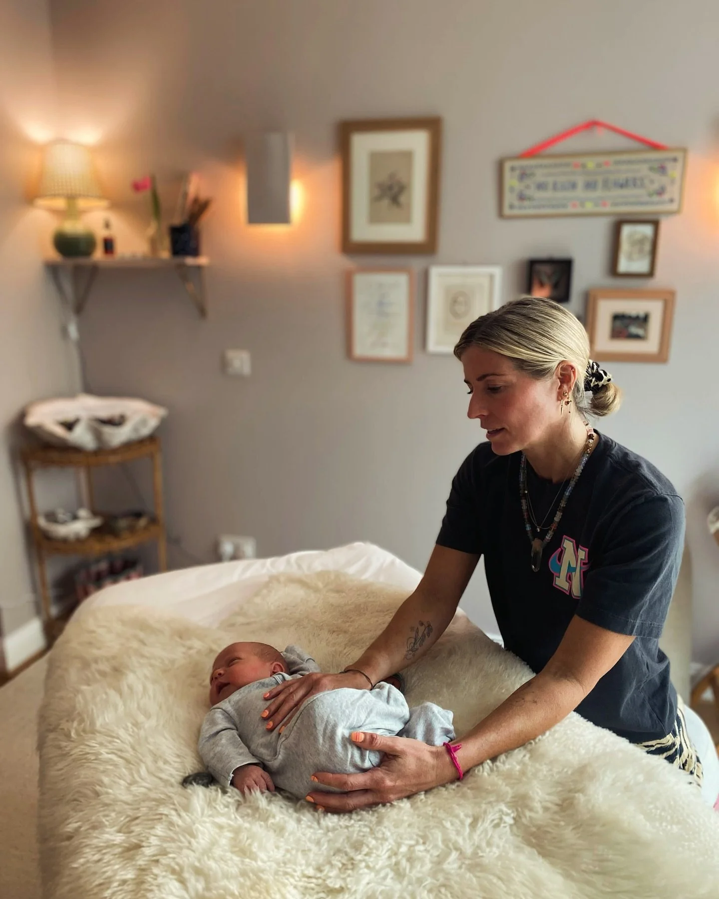 Wow, what a full circle moment! ⭕️ 💫 

One of my gorgeous clients first came to see me after the heartbreak of a miscarriage. Which as many of you will know, is such an emotional, raw time.

Over time, through regular healing sessions, strength, and