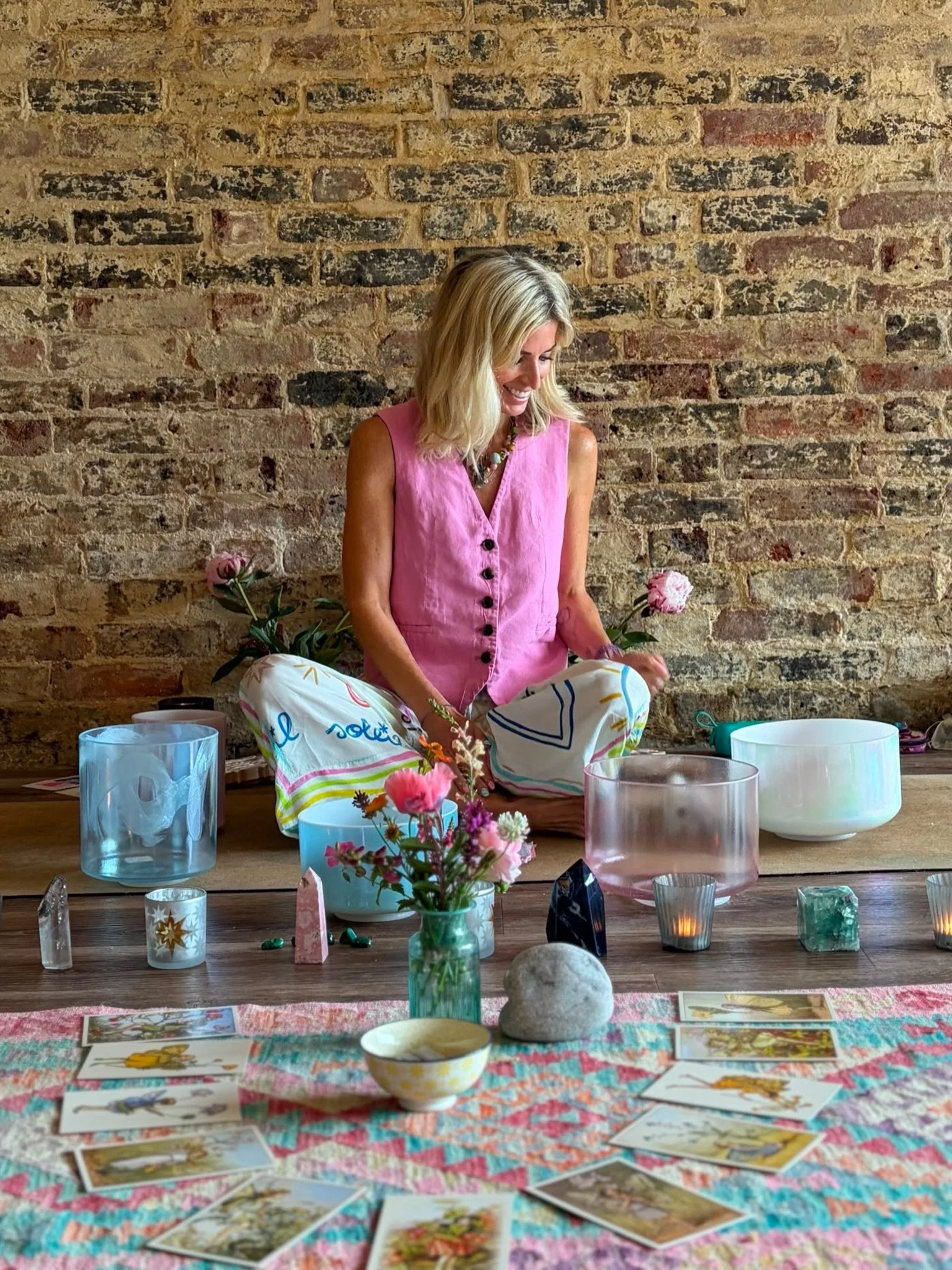 ✨ A little milestone moment ✨

Yesterday marked such a special day! ✨I officially received my certification in Alchemy Crystal Bowl Sound Healing 🥹

Whilst I&rsquo;m already qualified in sound healing, this training felt like such a beautiful refine