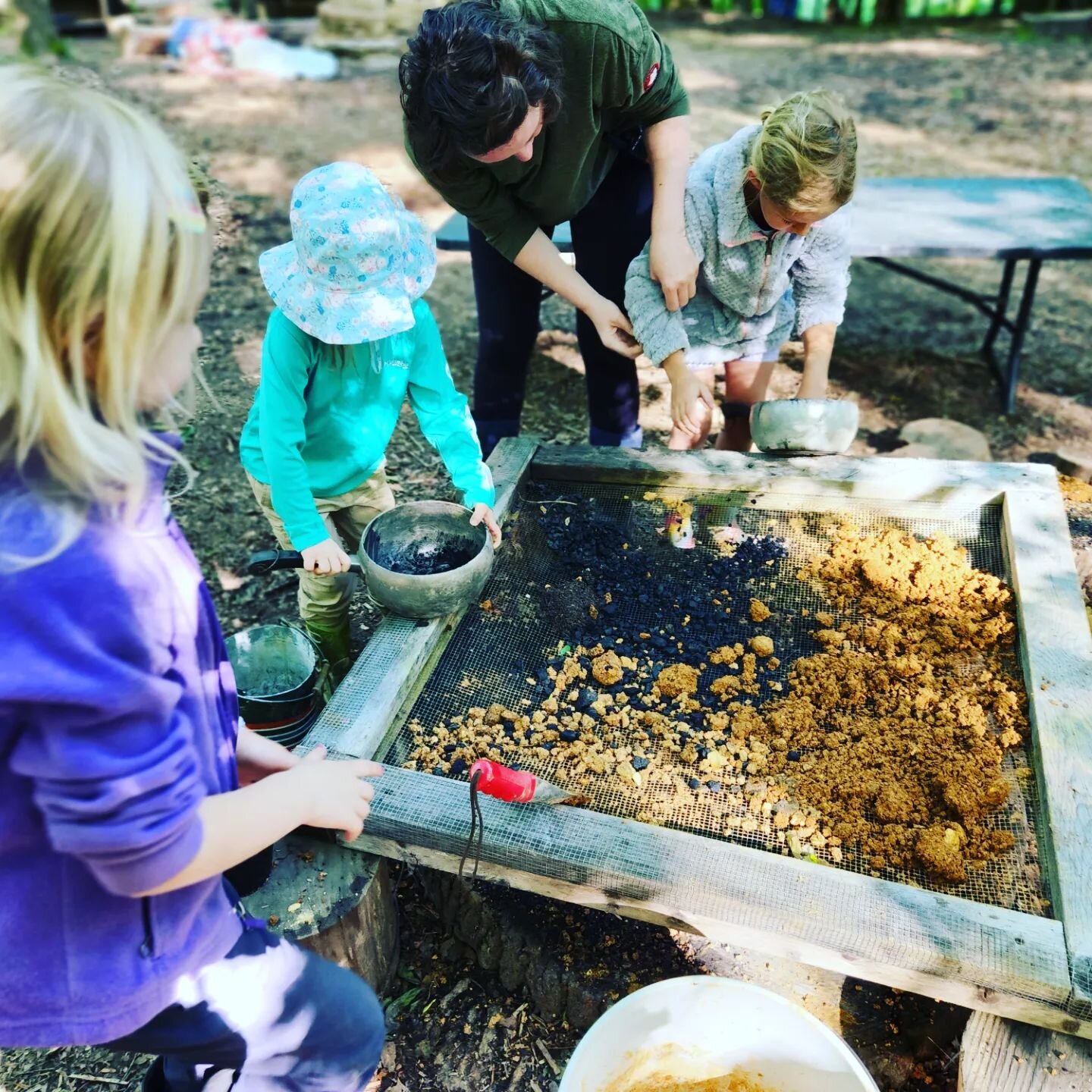Seed balls and exploring natural pigments this week at The Earth School! 

The children cast their seed balls across the farm in hopes of covering the land in flowers to bring beauty, as well as nourishment for the pollinators... a beautiful dream 🌻