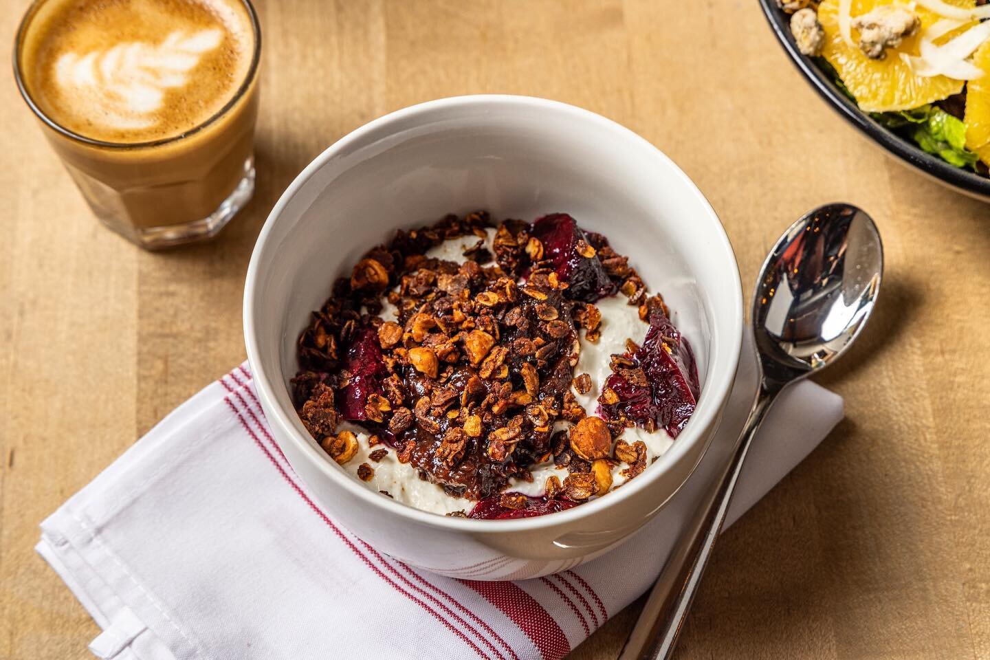 All day breakfast @mercantileandmash means Monday starts when you do ☕️ 

📷: House Ricotta Bowl currently features blueberry preserves, pumpkin seed and pecan granola

#thecigarfactory&nbsp;#MercandMash&nbsp;#TheIndigoRoad&nbsp;#eaterchs&nbsp;#chsto