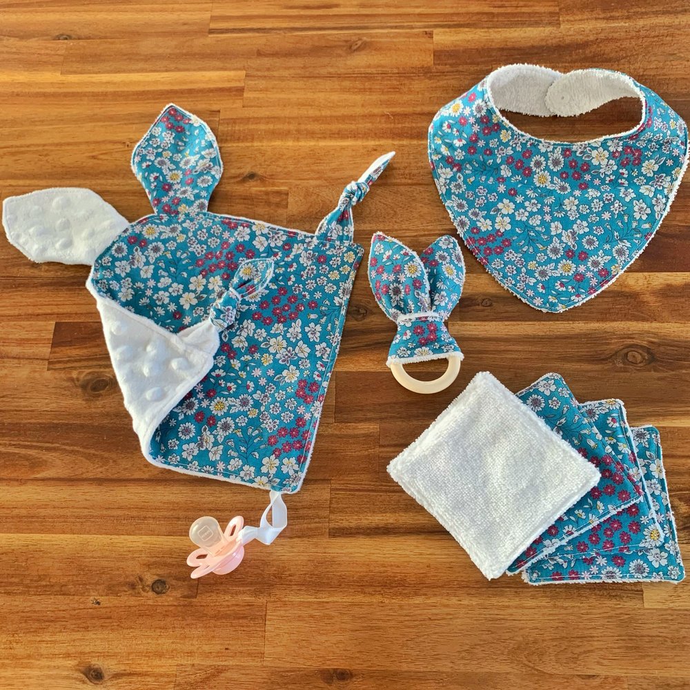 Lot bébé avec attache tétine et cotons lavables en tissu BIO Oeko-Tex, Handmade in France