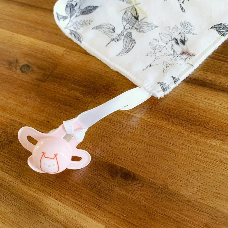 Doudou plat ?� noeud, oreille de lapin et attache t?�tine en coton bio et polaire tout doux 