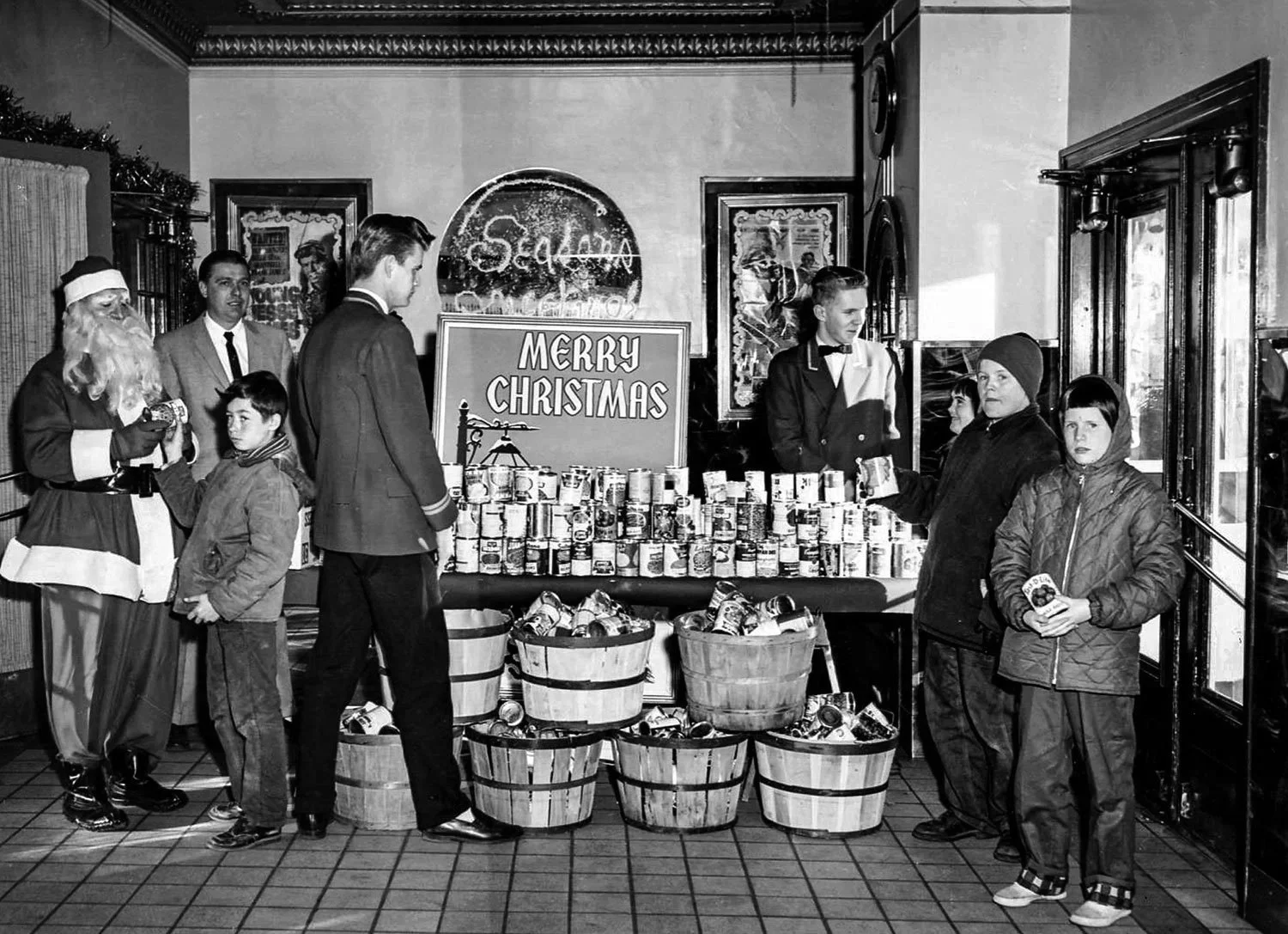 Historic Iron Mountain Michigan Photo of The Braumart in the 1950s