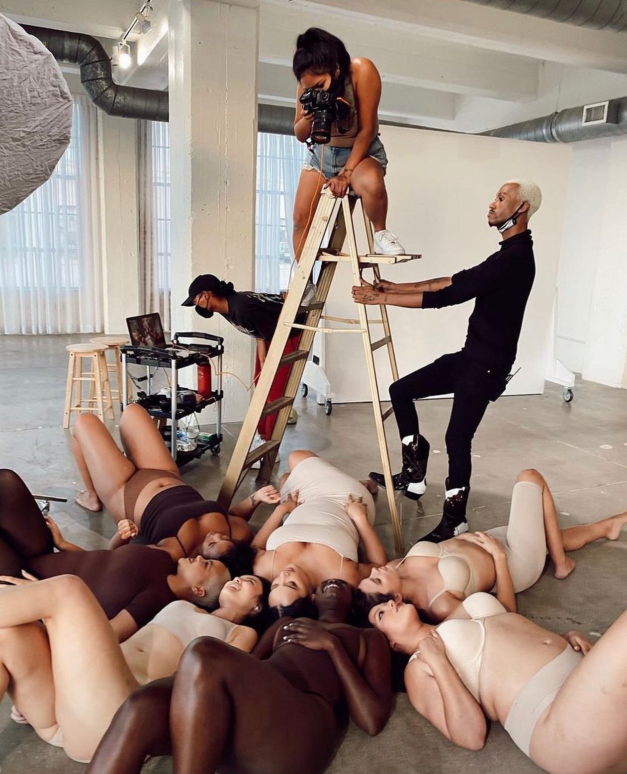 Behind the scenes on a very beautiful Photoshoot celebrating the beauty in a diverse community of women 🤎

For questions and info contact us directly or find us on peerspace! 

INFO@IVYSTUDIOSLA.COM 
.
.
.
.