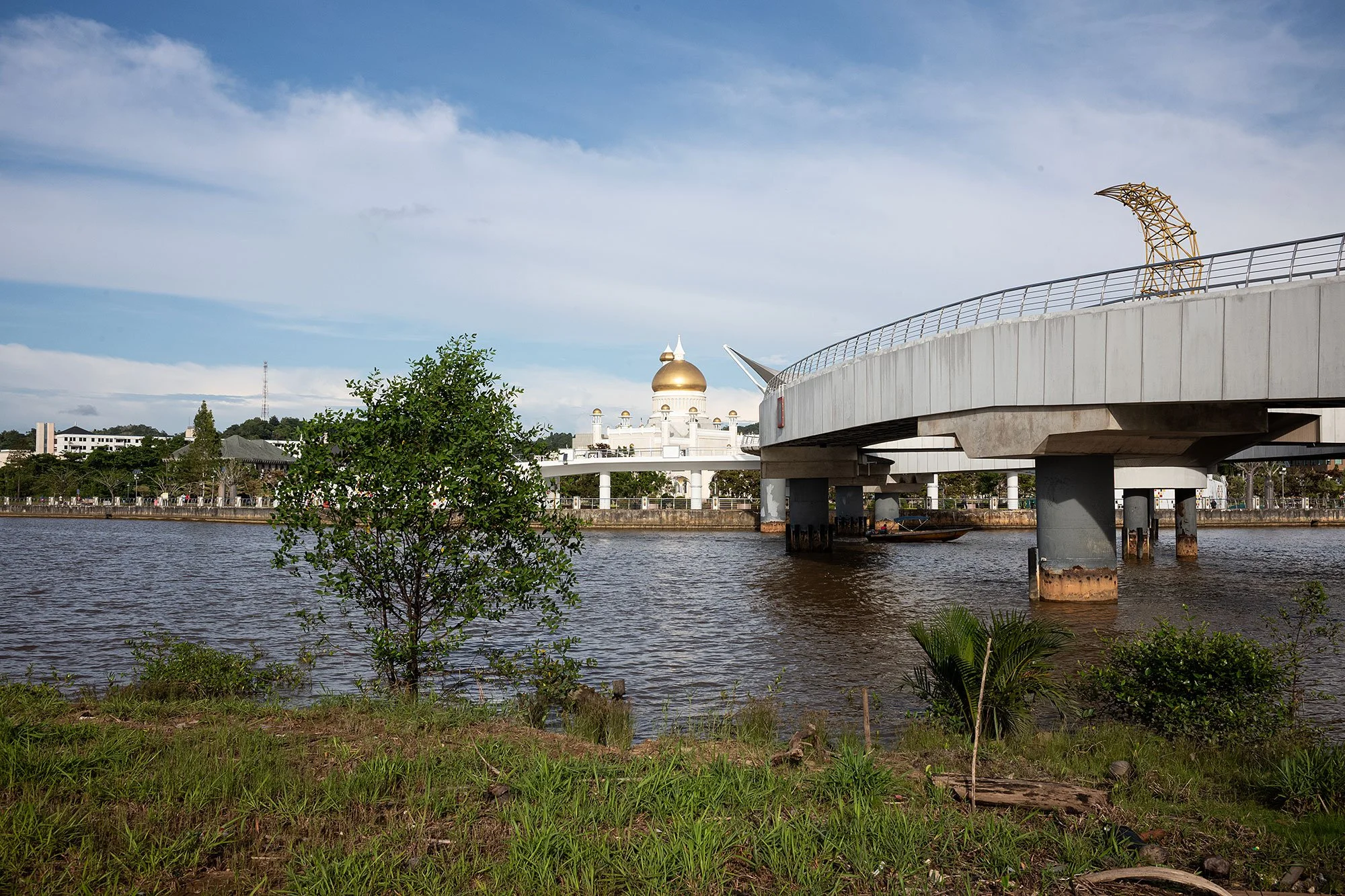 Omar Ali Saifuddien Mosque. Brunei