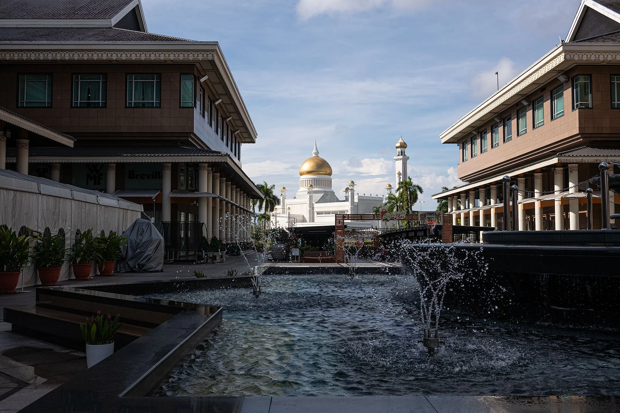 Omar Ali Saifuddien Mosque, Brunei.