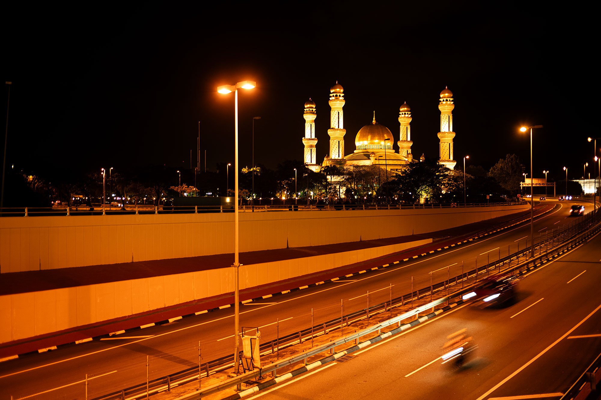 Jame' Asr Hassanil Bolkiah Mosque. Bandar Seri Begawan, Brunei.