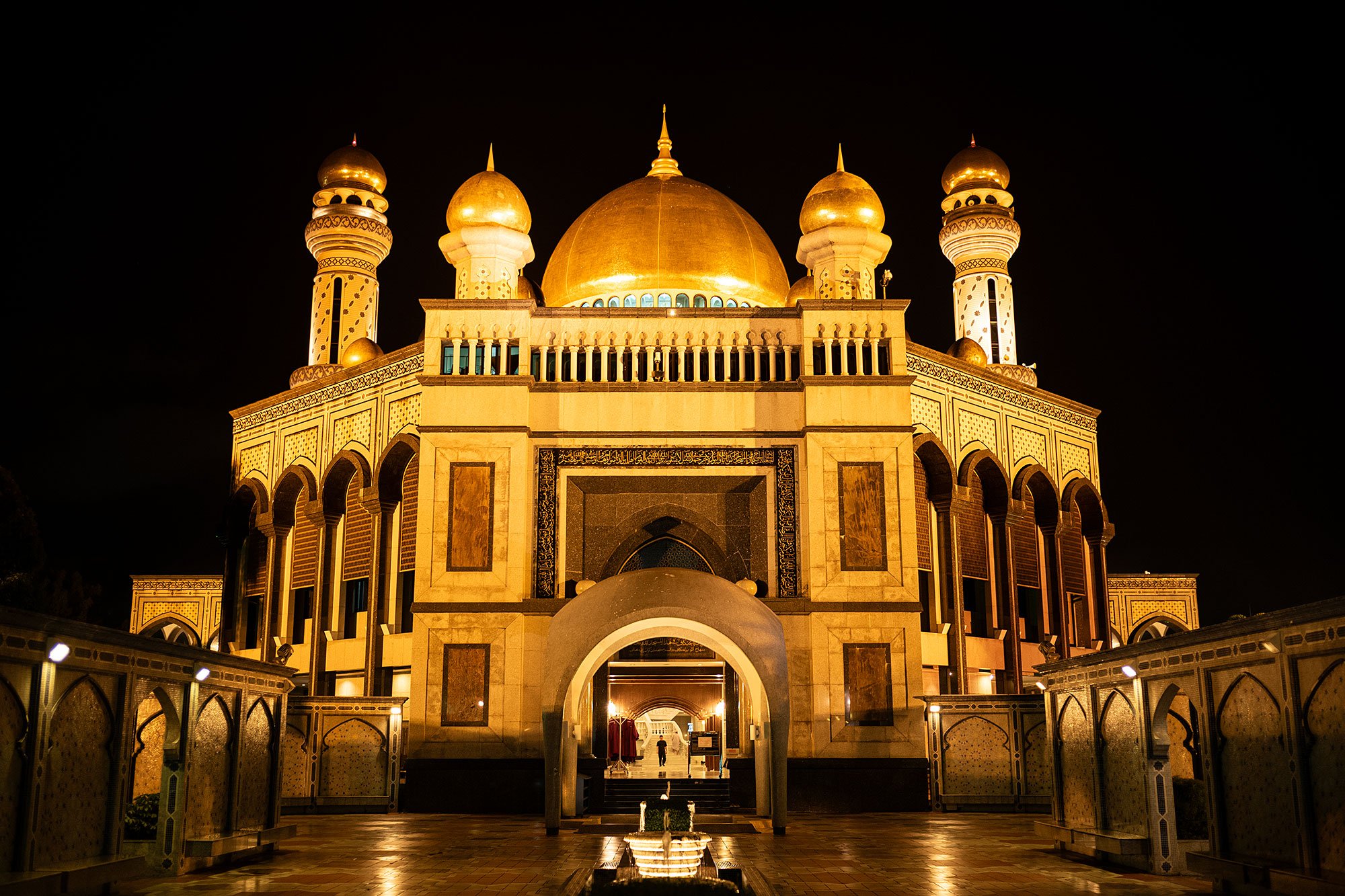 Jame' Asr Hassanil Bolkiah Mosque. Bandar Seri Begawan, Brunei.