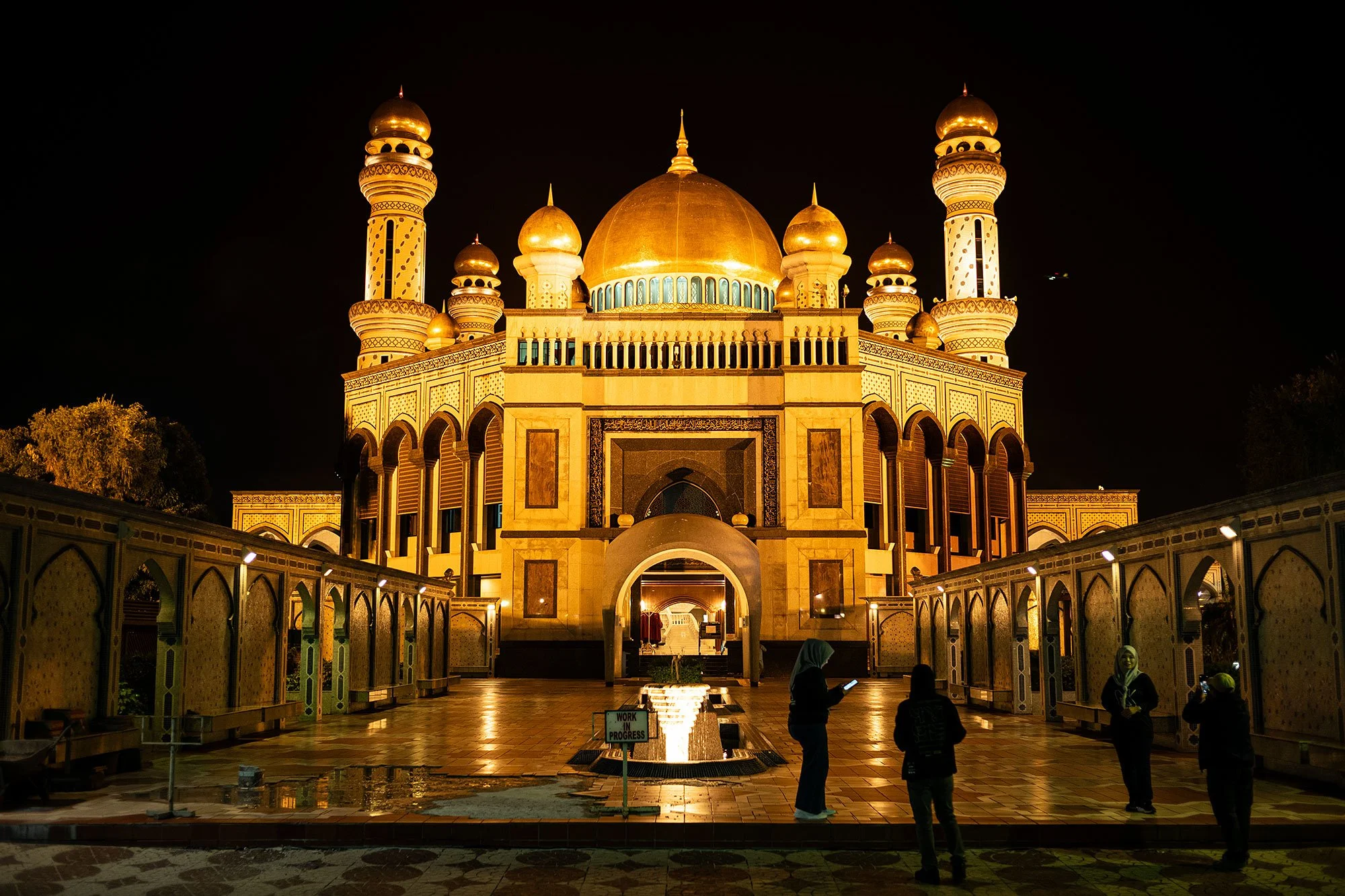 Jame' Asr Hassanil Bolkiah Mosque. Bandar Seri Begawan, Brunei.