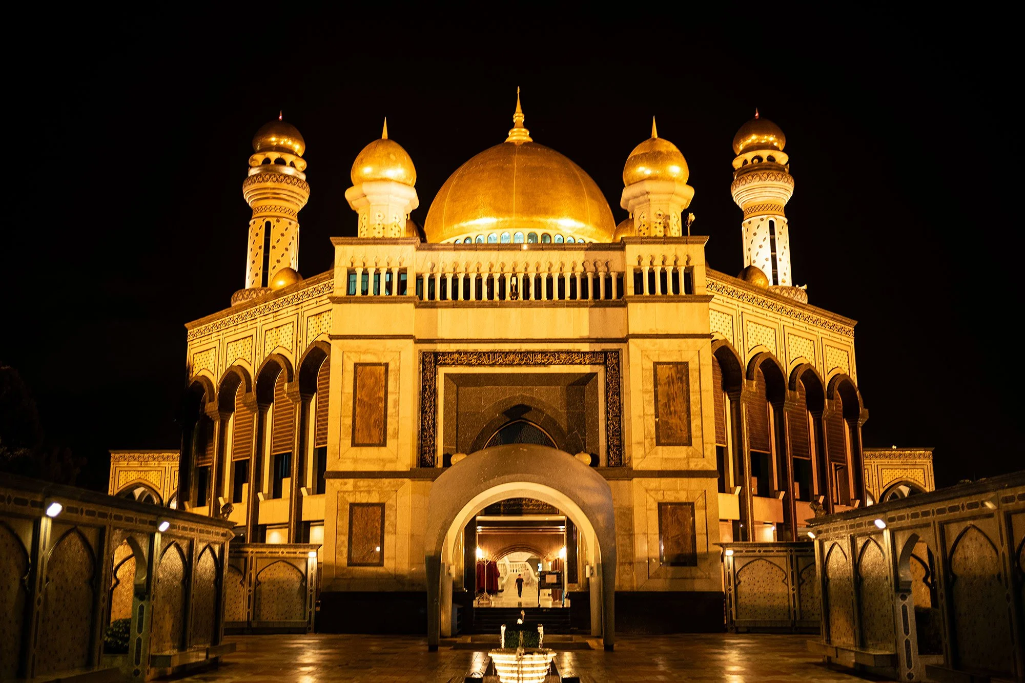 Jame' Asr Hassanil Bolkiah Mosque. Bandar Seri Begawan, Brunei