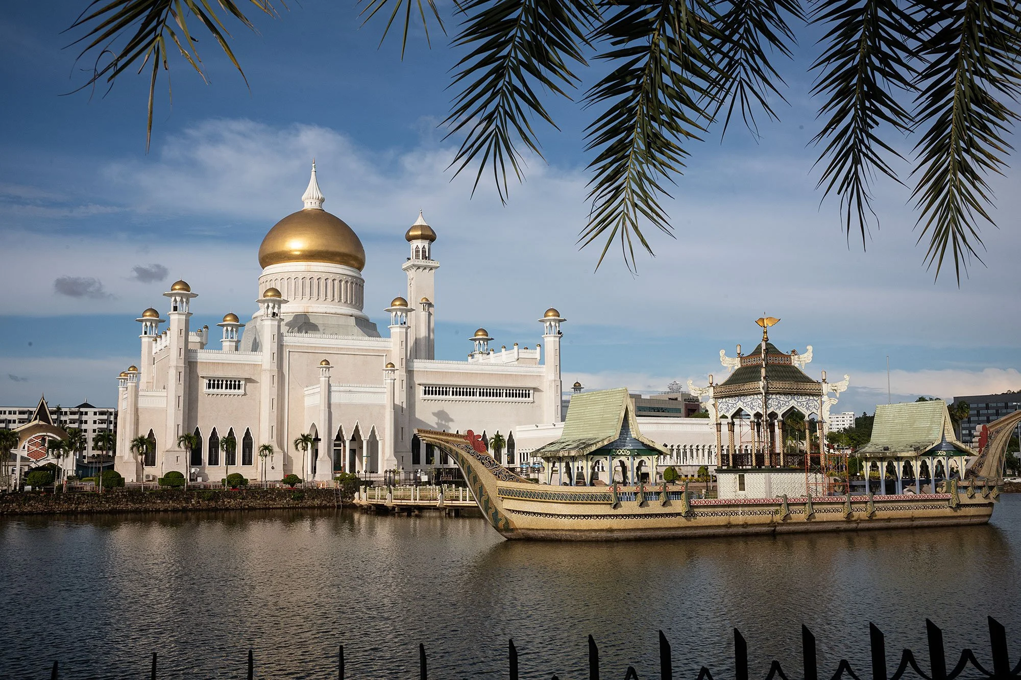 Omar Ali Saifuddien Mosque and the Royal Barge. Brunei