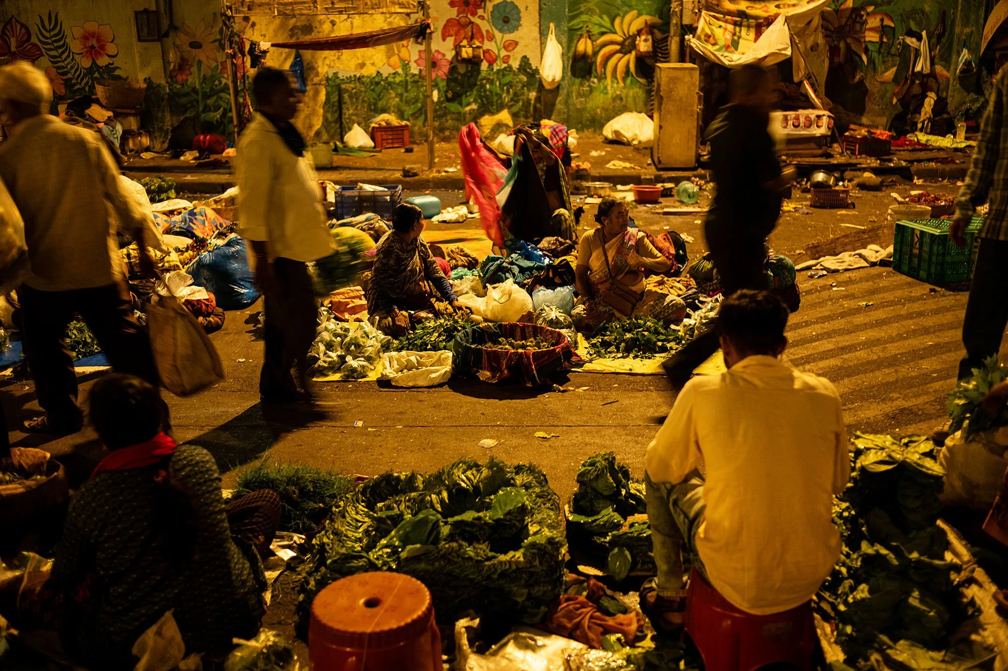 Illegal flower market outside Maa Saaheb Sau Minatai Thakre Flower Market. Mumbai, India.