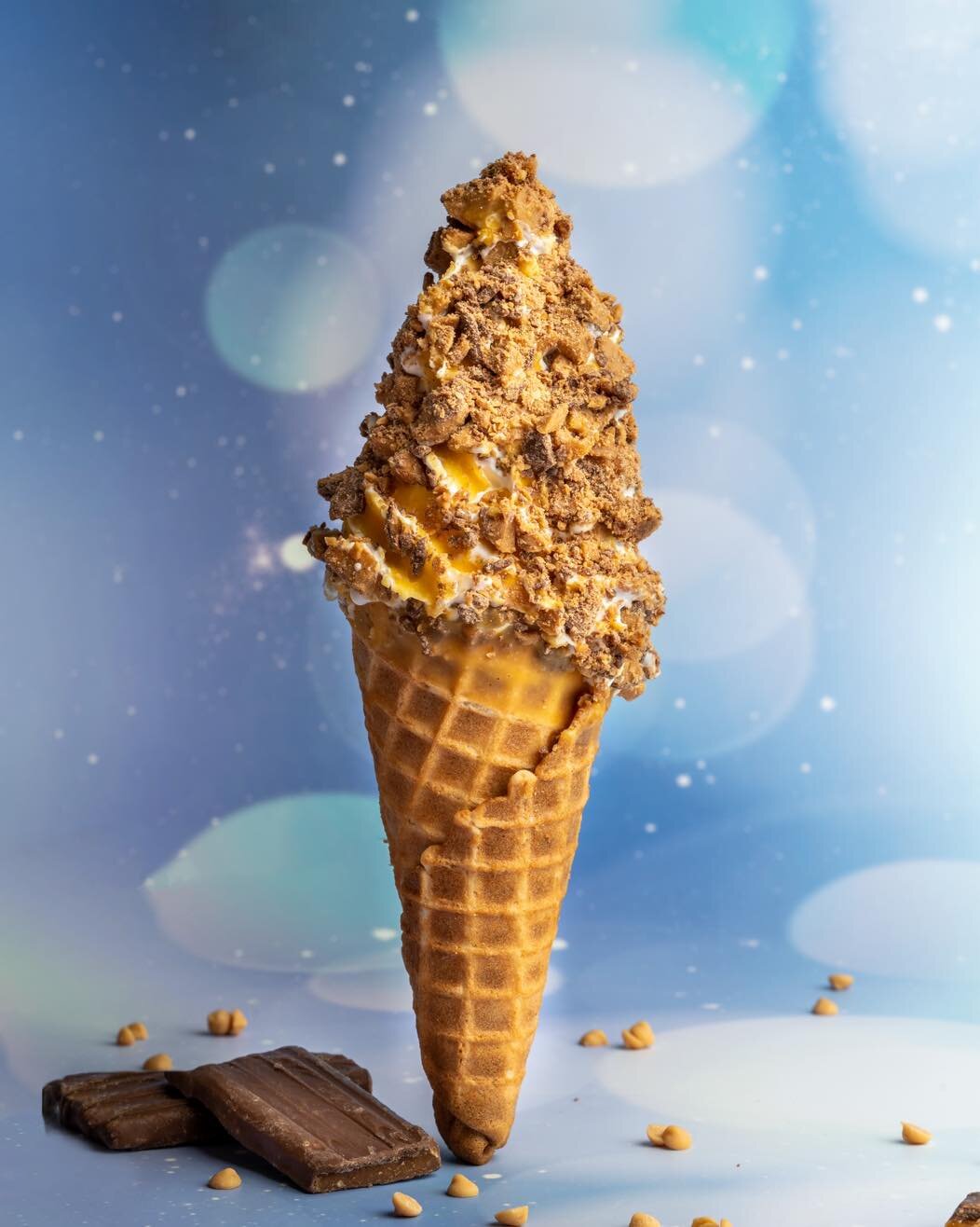 Dipped, rolled &amp; delicious.🍦
Make it your way or have it like the picture.

Pictured 📸: Butterscotch dip rolled in our Skor mix on a homemade waffle cone 🤤

#photooftheday #londonontario #icecream #yummy #ldnont #merlamaeicecream #ldn #ldnonta