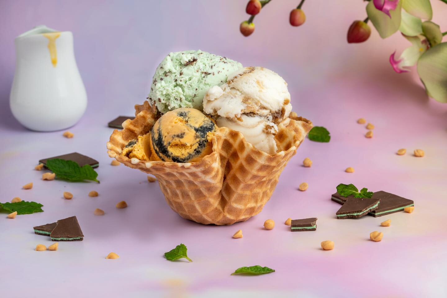 Can&rsquo;t make your mind up? Choose multiple flavors on top of a fresh waffle dish! 😋

Pictured 📸: Mint Chip, Tiger Tail &amp; Butterscotch Ripple!

#londonontario #yummy #ldnont #merlamaeicecream #ldn #ldnontario #merlamae #icecreamlover #instag