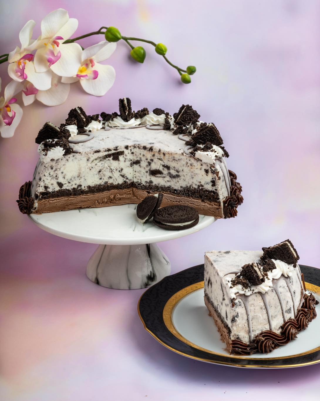 Did someone say OREO? 😋

Oreo ice cream cakes &amp; pies, delicious choice for the cookie lovers!

#londonontario #yummy #ldnont #merlamaeicecream #ldn #ldnontario #merlamae #icecreamlover #instagood #tasty #yummyfood #icecreamtime #softserve #vanil