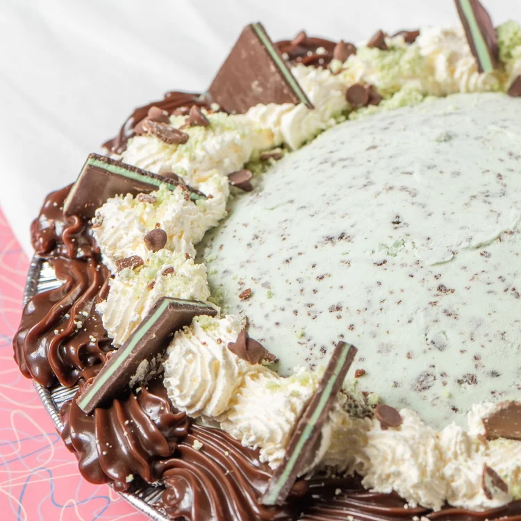 Mint chocolate chip ice cream pie with whipped cream rosettes, chocolate chips, mint chocolate thins and a piped chocolate border at Merla-Mae Ice Cream in London, Ontario