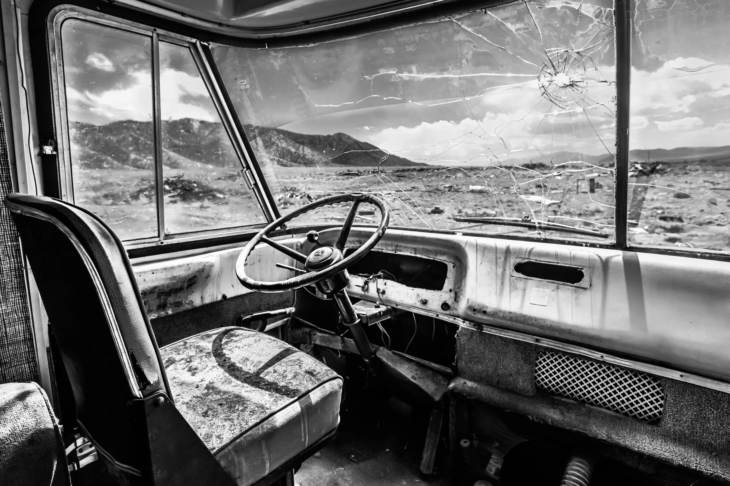 DSC_0083cracked windshield.jpg