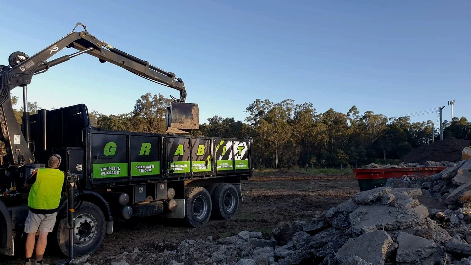 Grab It Trucks grab crane lifting waste onto the truck in Brisbane