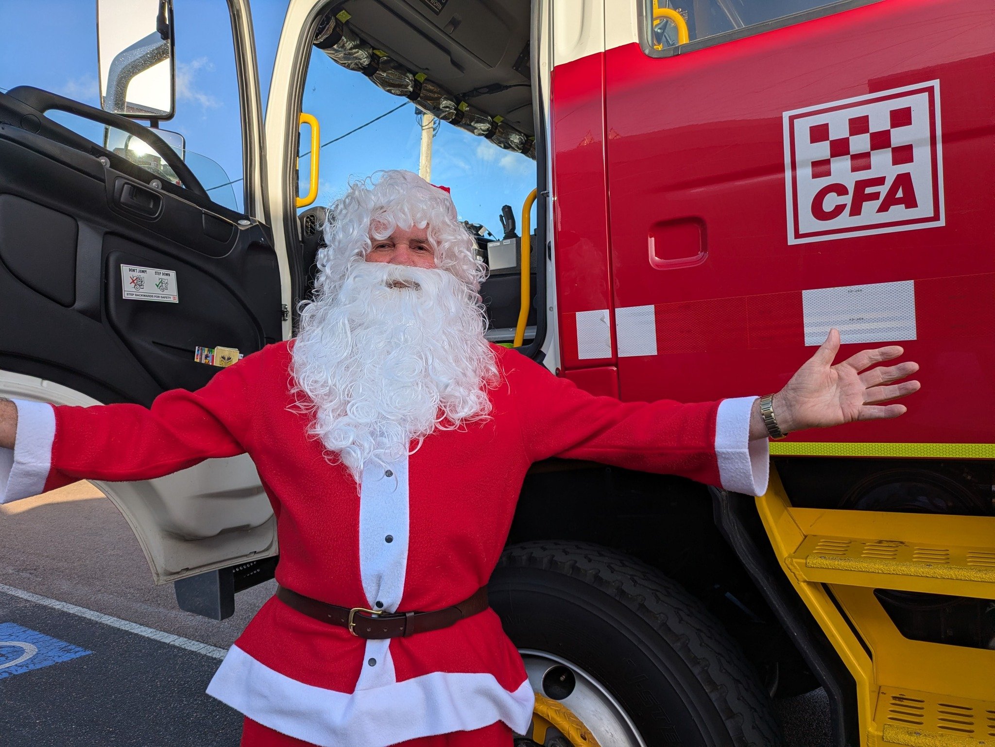 Look who came by on the Big Red Truck this evening.
Thanks Santa, all the kids had fun, the little ones and the big ones too.
"Merry Christmas everyone"