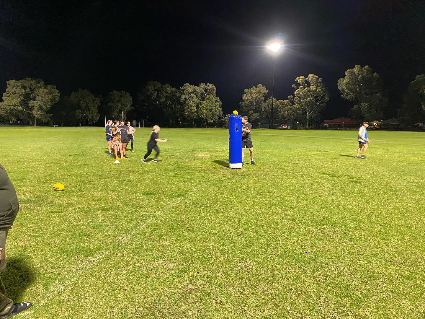 A few shots from this weeks training focusing on ball pressure and opening up the game

Reminder to get down to training Wednesday and Thursday for a 6pm start