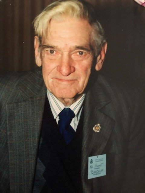 M E HUNT 1993-2000