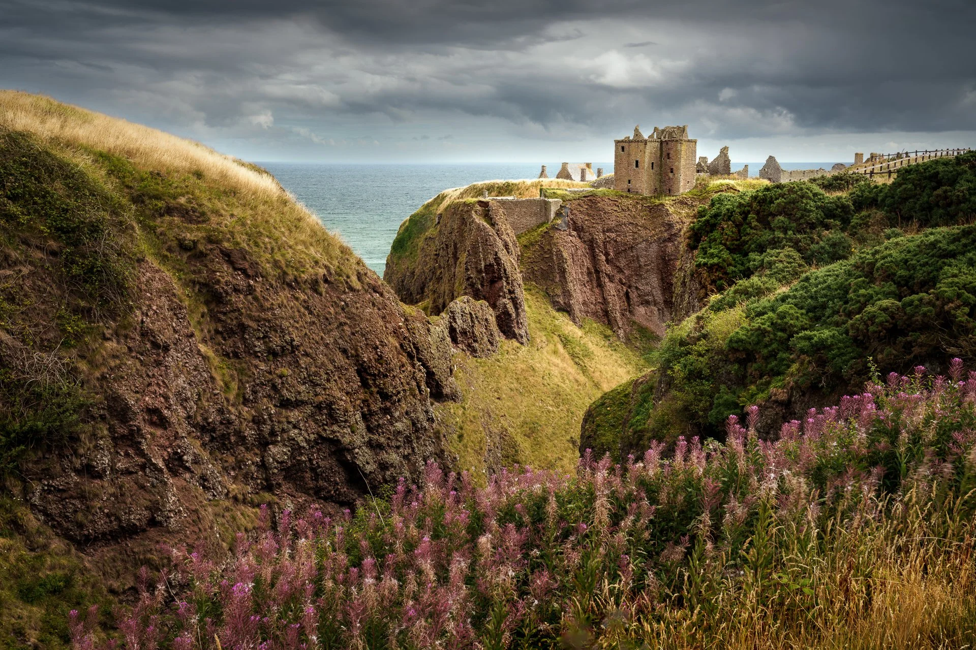 Dunnottar Castle above dramatic sea cliffs on the east coast of Scotland, representing an East Coast photography workshop.